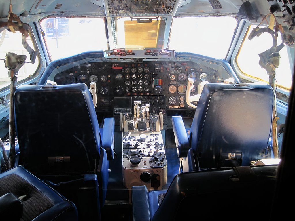 Convair_880_Lisa_Marie_Graceland_Memphis_TN_2013-04-01_007