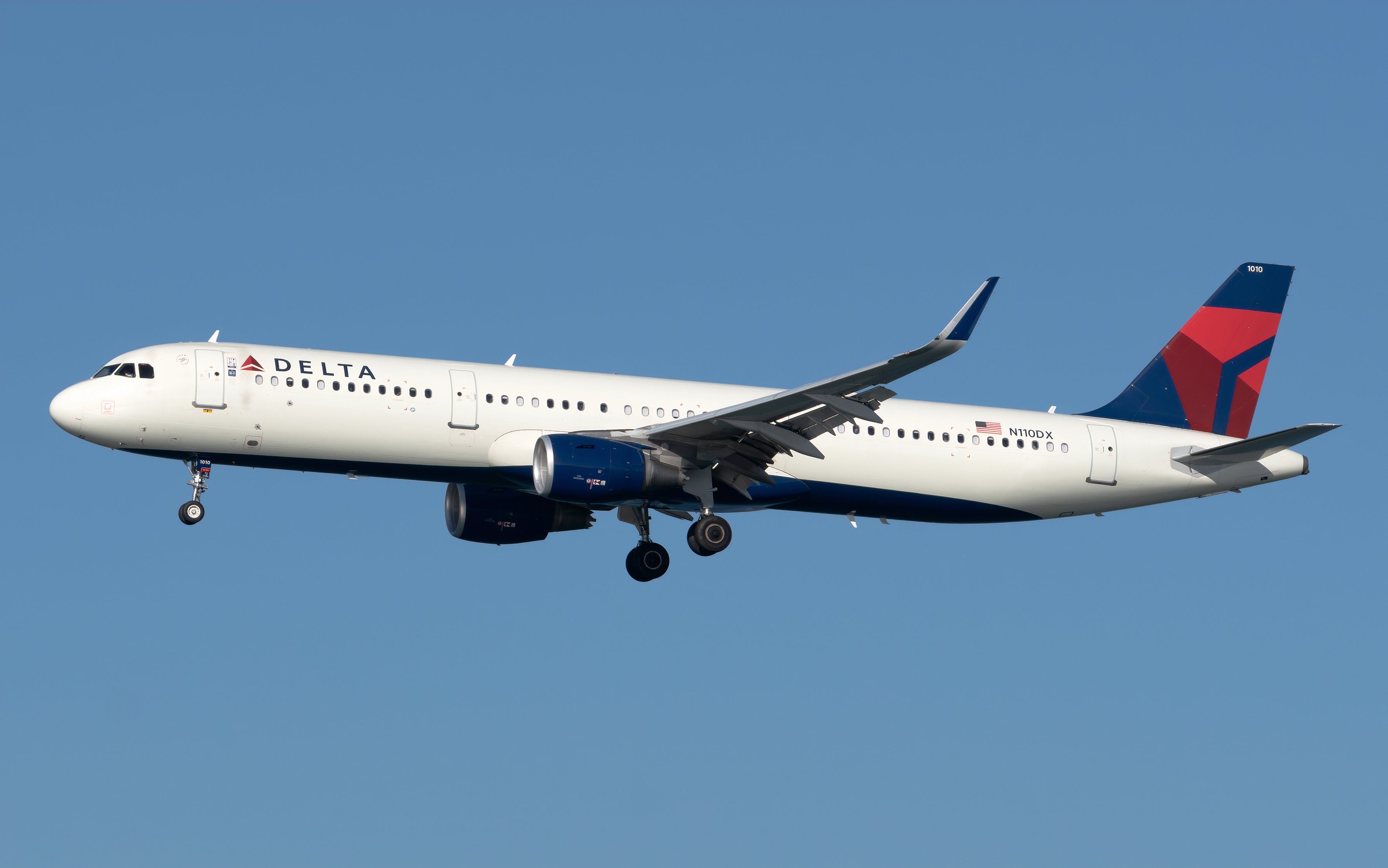 Delta Air Lines Airbus A321 Flying 