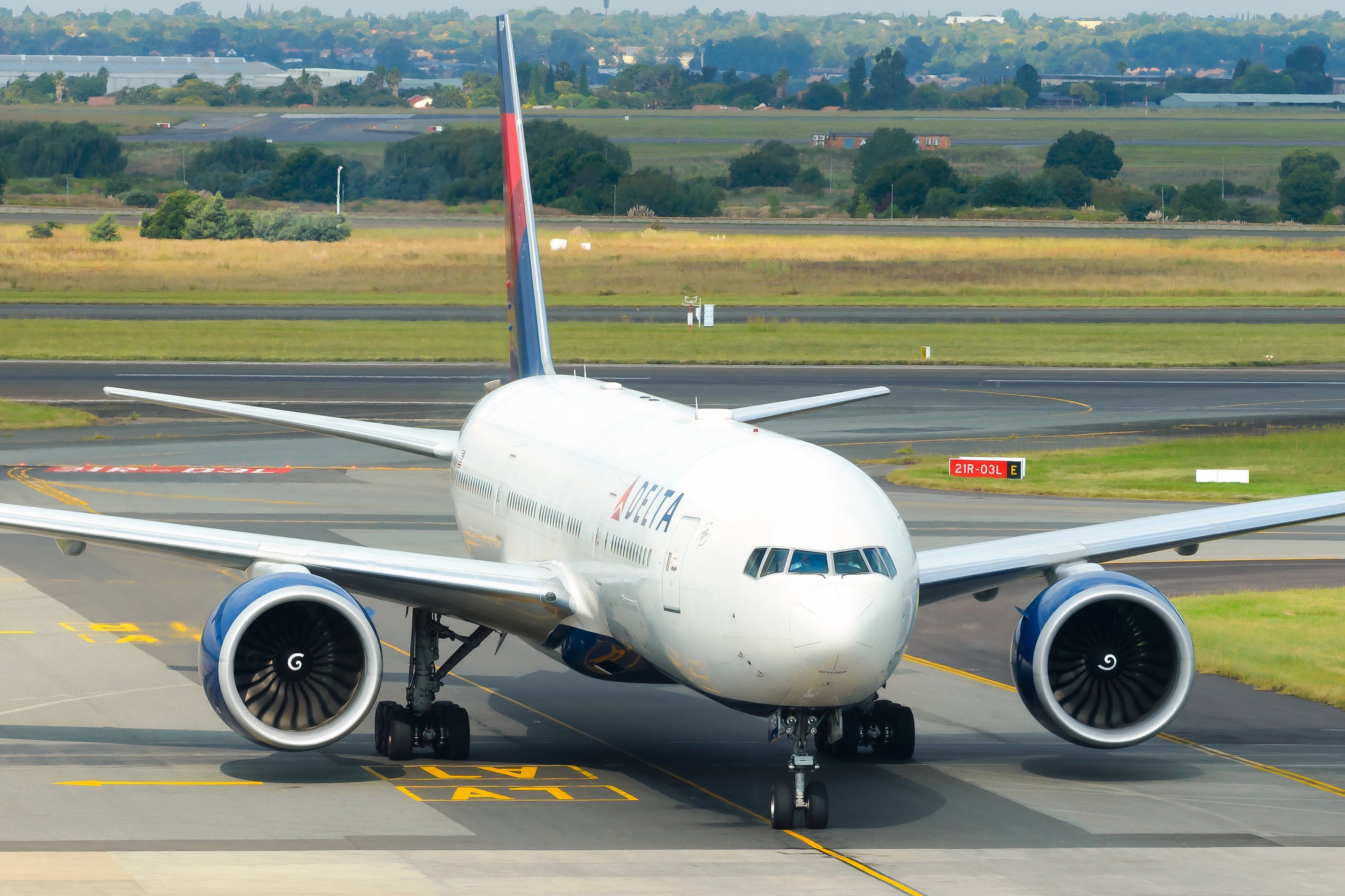 Delta Air Lines Boeing 777-200LR shutterstock_1733040827 (1)