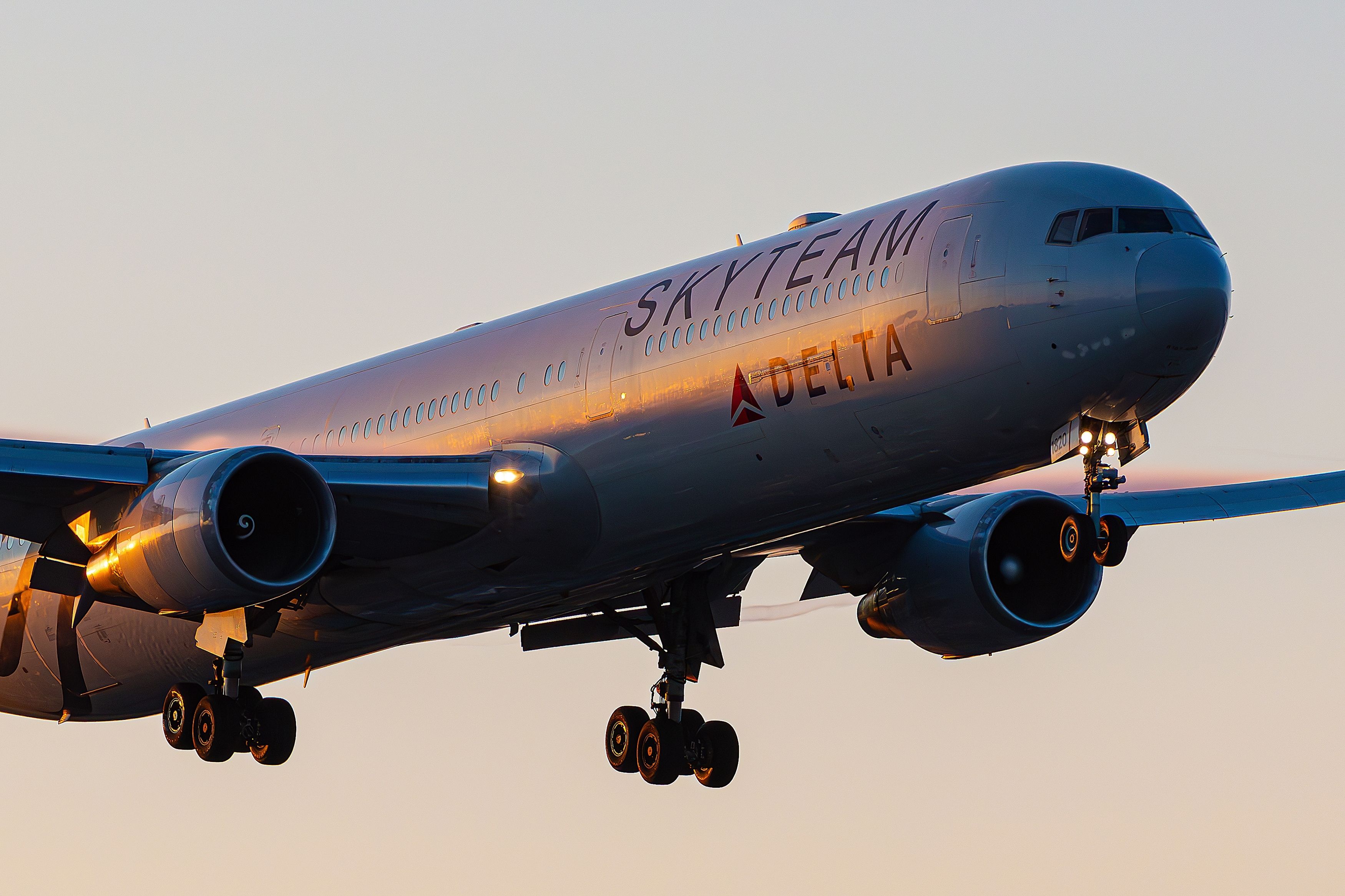 Which SkyTeam Alliance Airlines Offer Status Matches For Frequent Flyers?