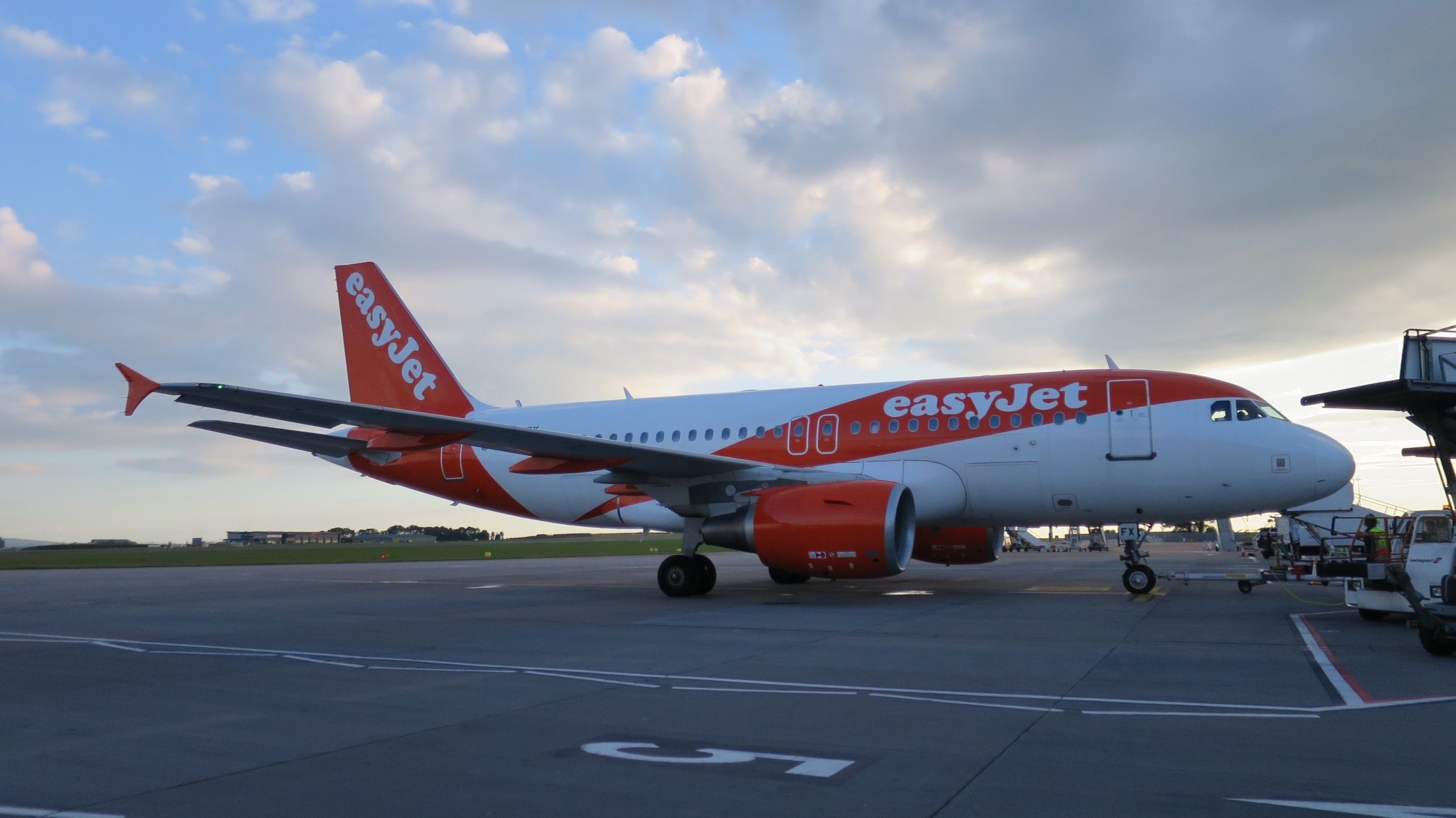 easyJet airbus aircraft by Joanna Bailey from SF