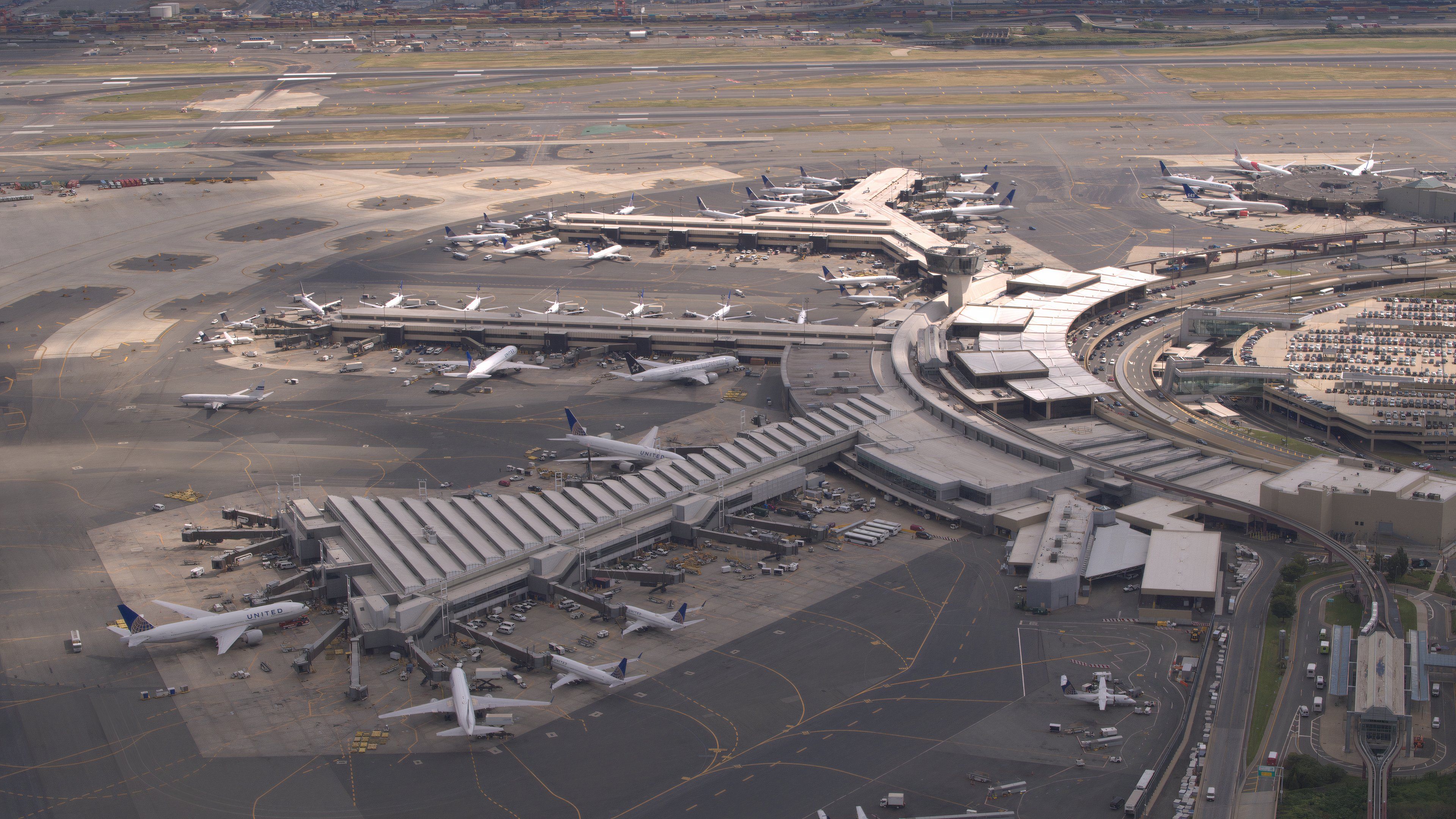埃西拉機場機場