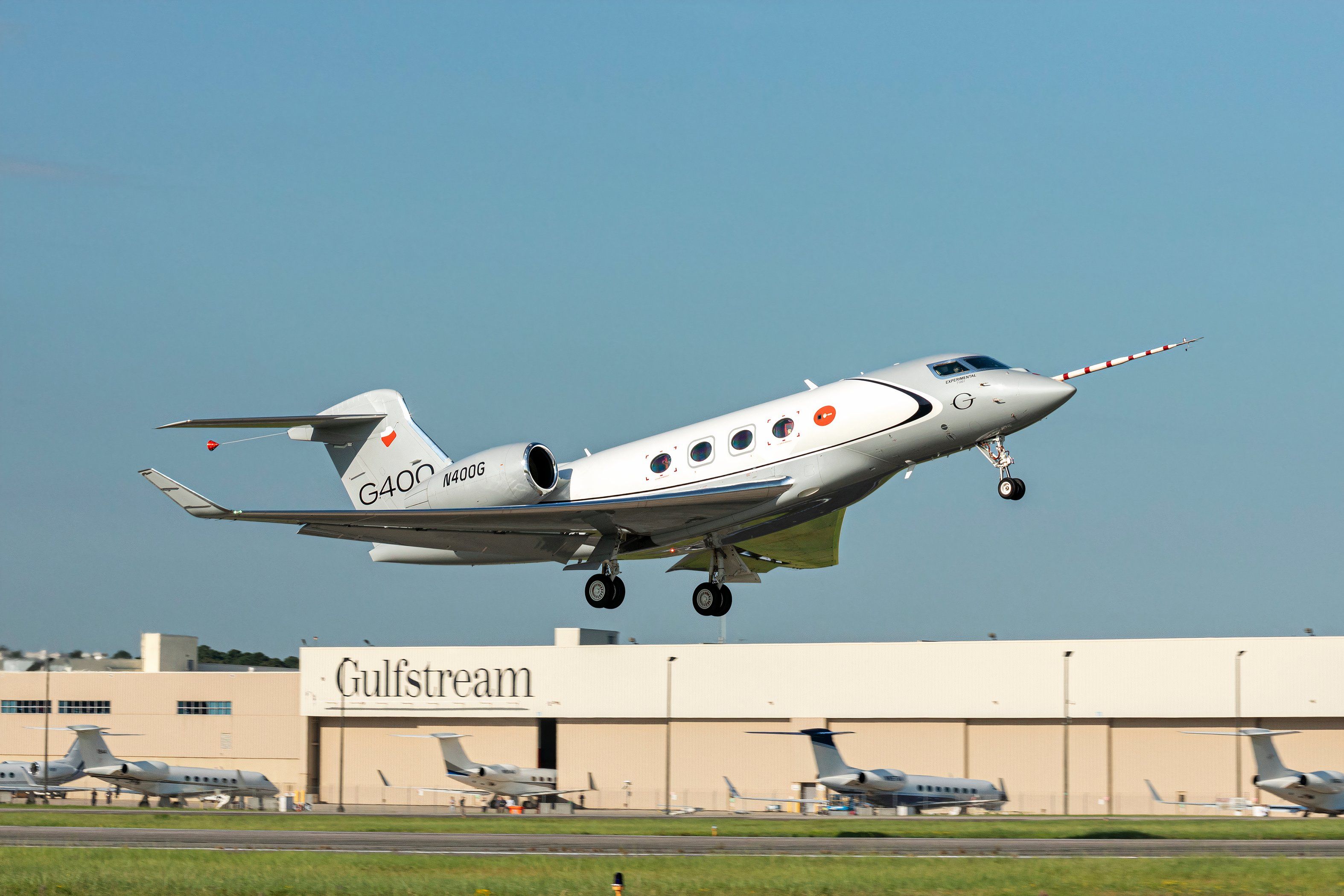 Gulfstream G400 First Flight