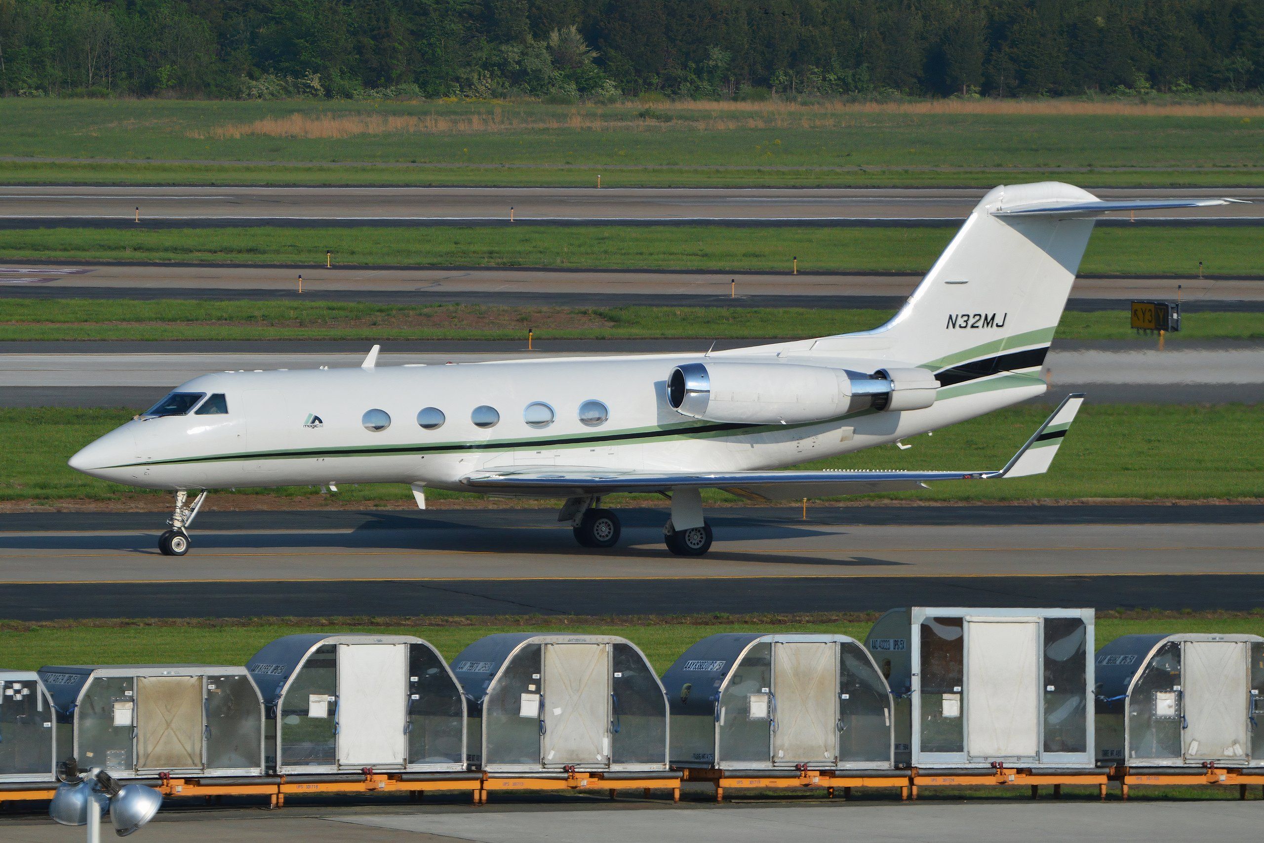 Gulfstream III owned by Magic Johnson ‘N32MJ’