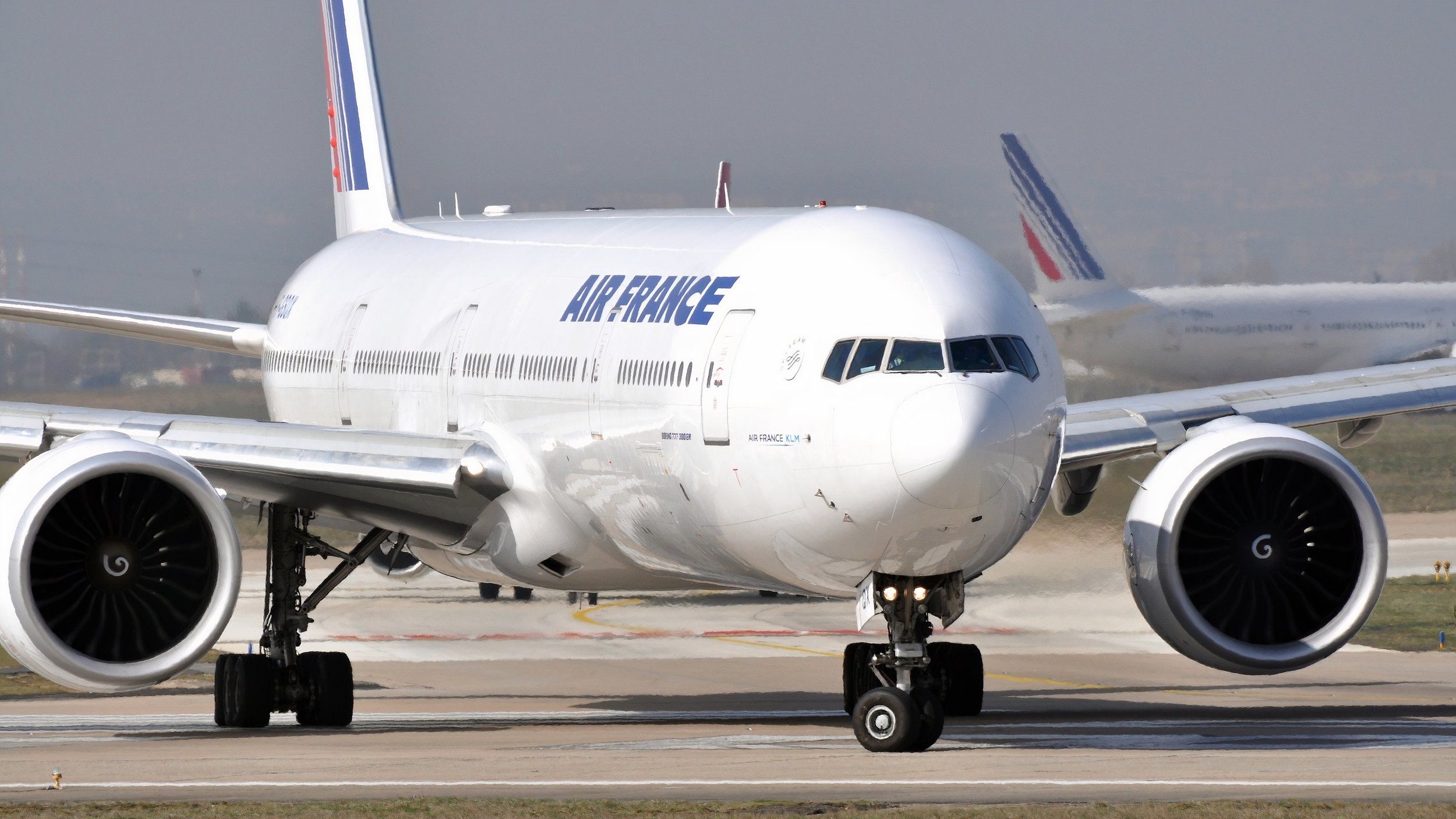 Head-on photo of Air France 472-seat Boeing 777-300ER