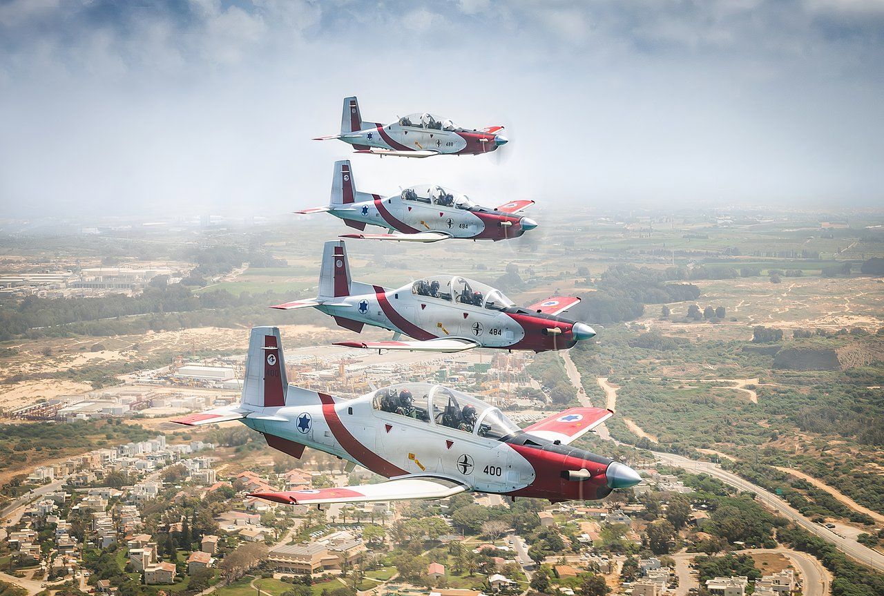 IAF_Aerobatic_Team_T-6_Texan_II_Efroni