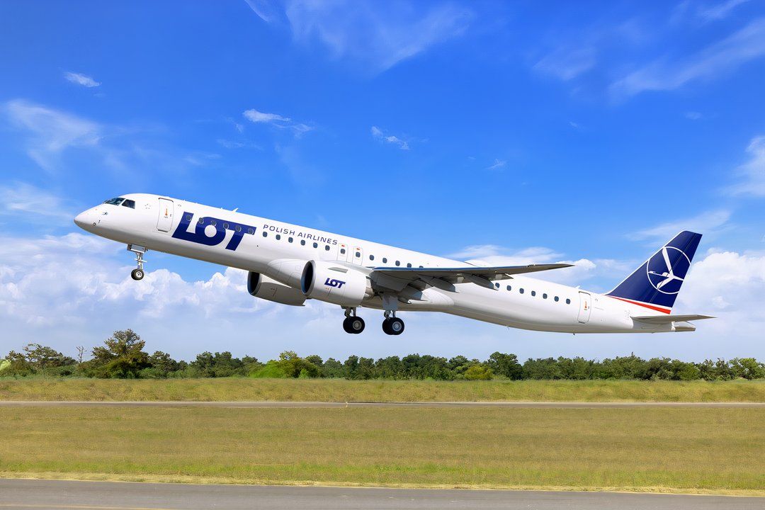 LOT Polish Embraer E195-E2