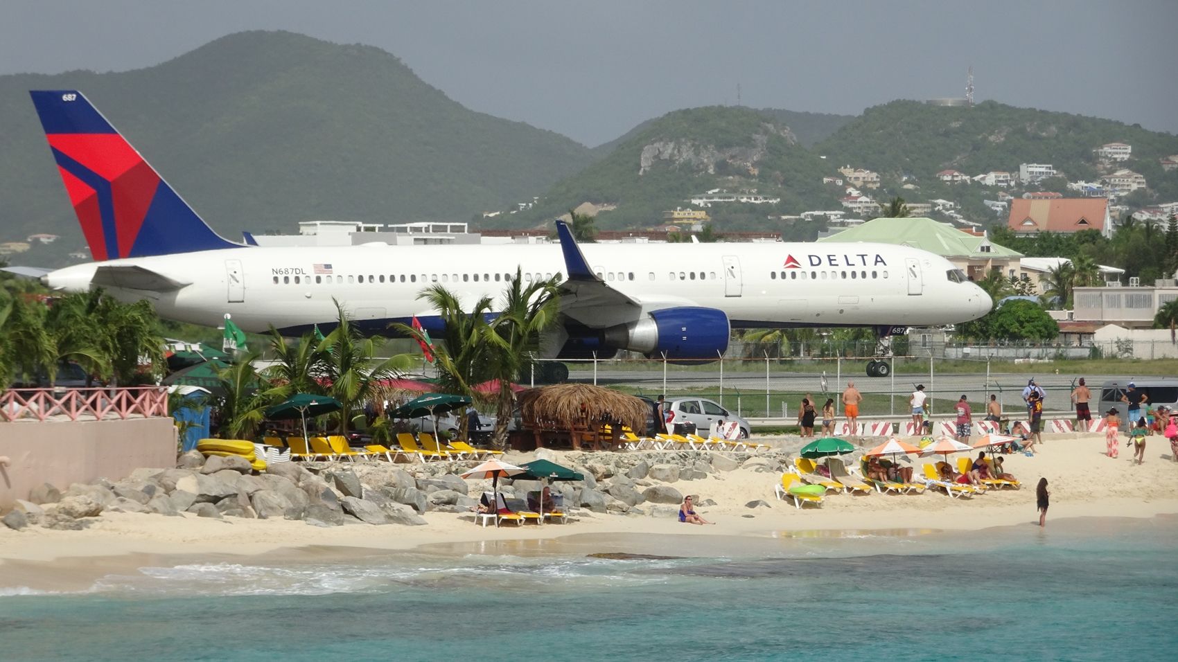 Delta Air Lines Boeing 757 seen from Maho Beach