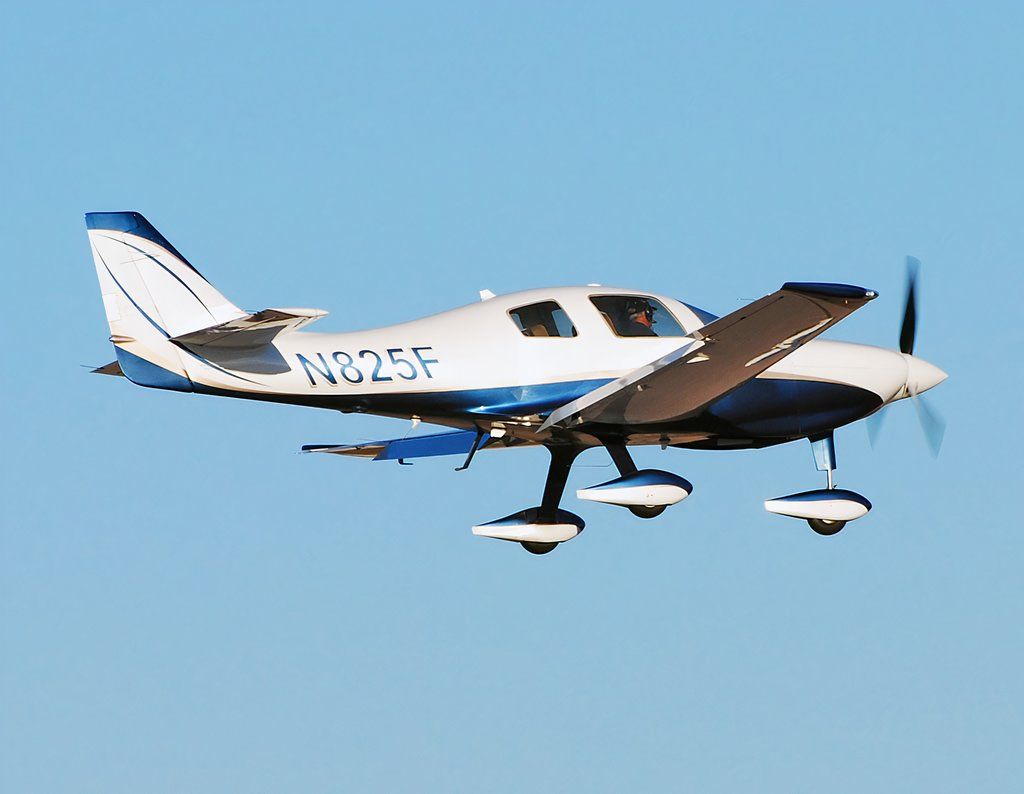 N825F_Pierce_Shane_LANCAIR_ES-P_C-N_ESP-211-11_(5331758819)