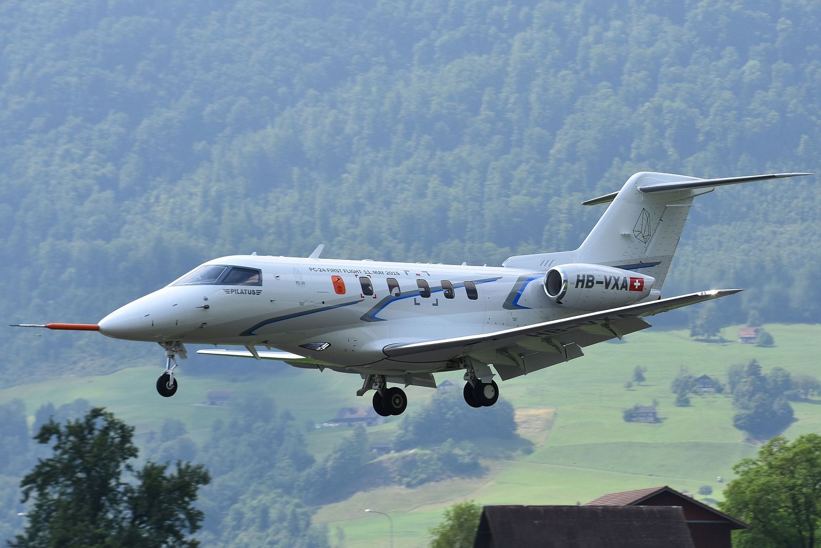 Pilatus_PC-24,_P01,_HB-VXA_(18743050229)_(cropped)