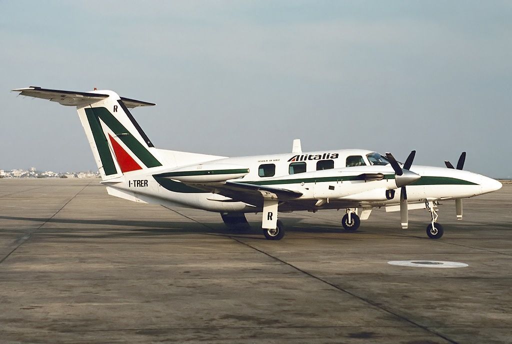 Piper_PA-42-720_Cheyenne_IIIA,_Alitalia_JP5870437