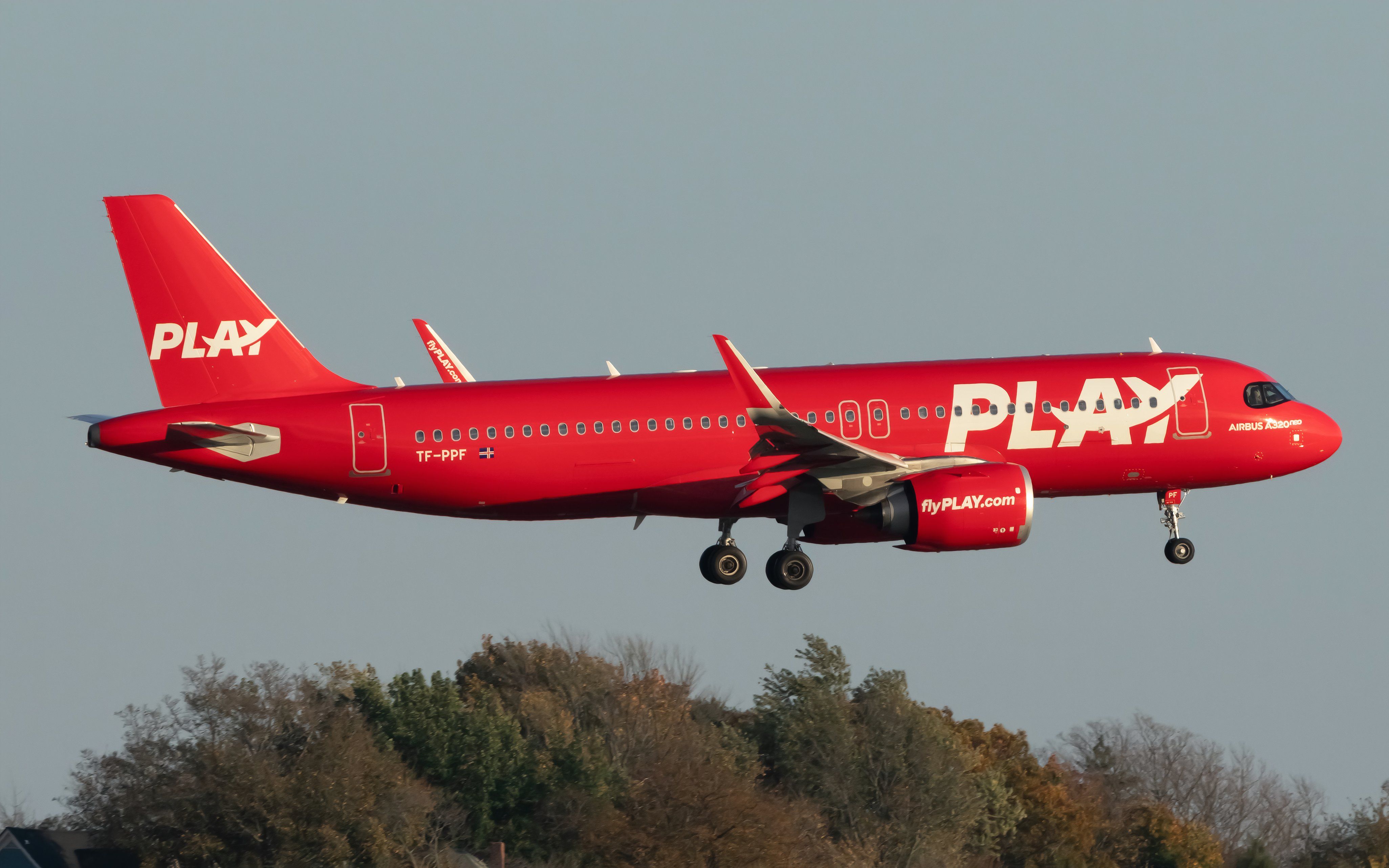 PLAY A320neo flying low