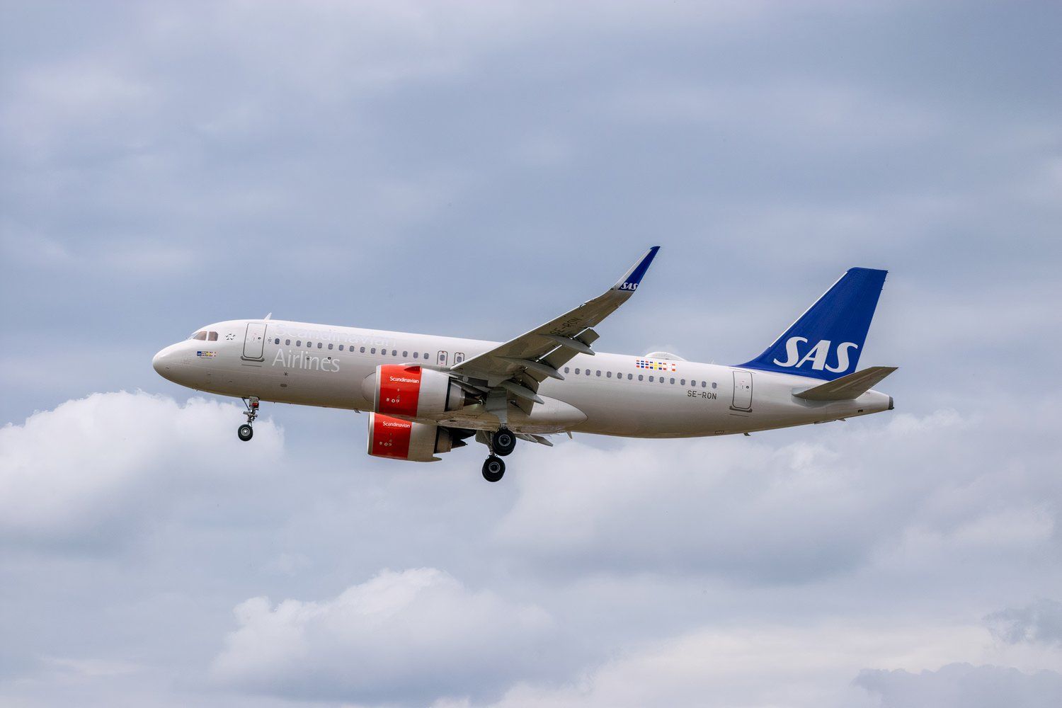 SAS A320neo flying 