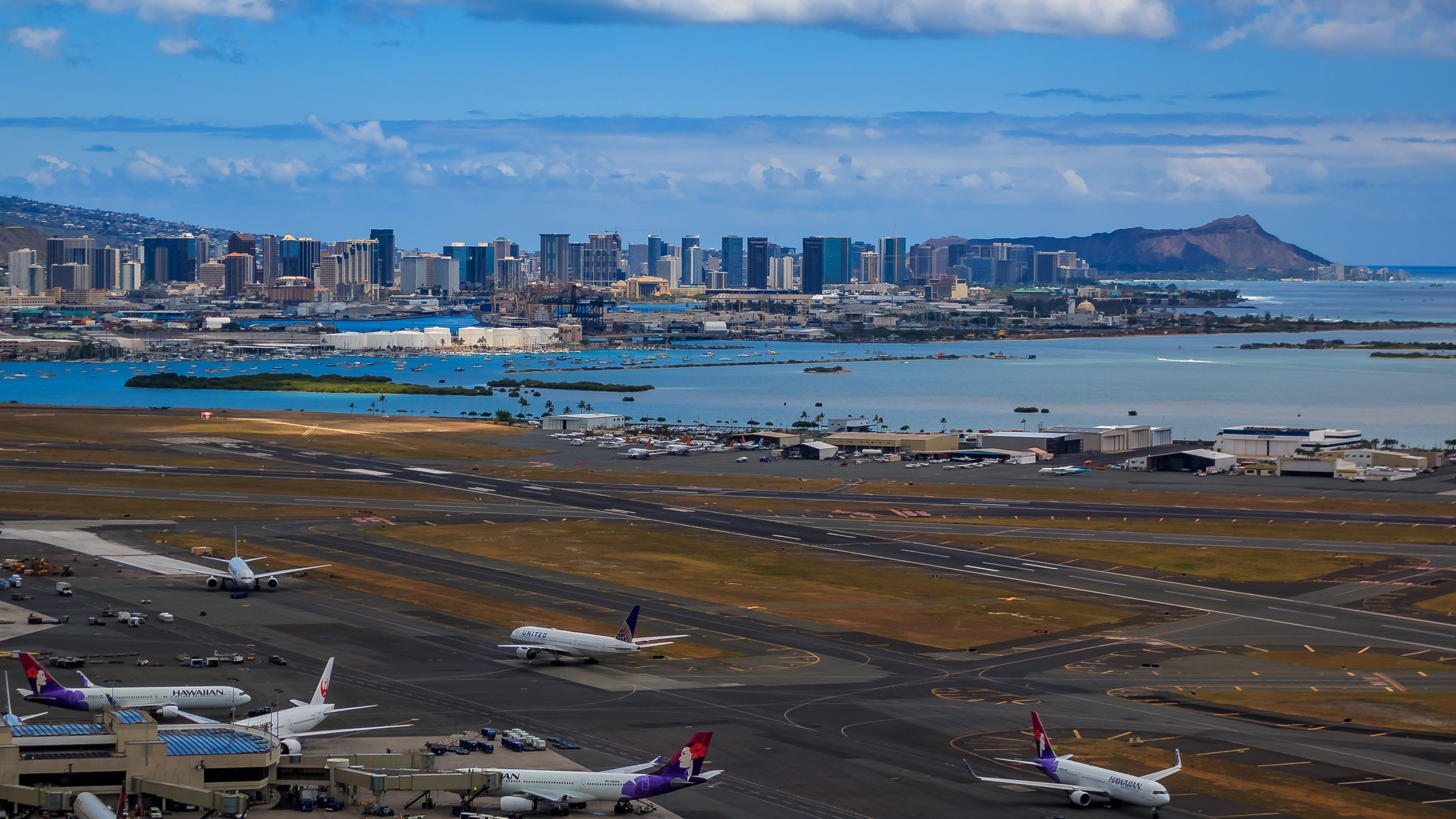 Honolulu Airport & Skyline View