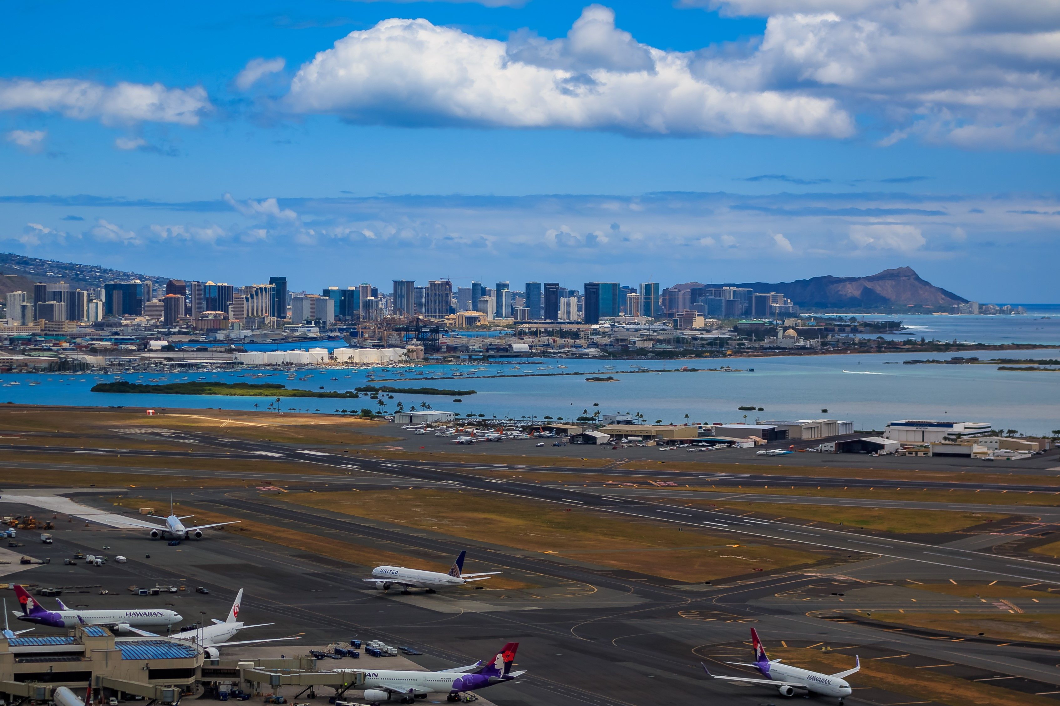 Honolulu Airport & Skyline View