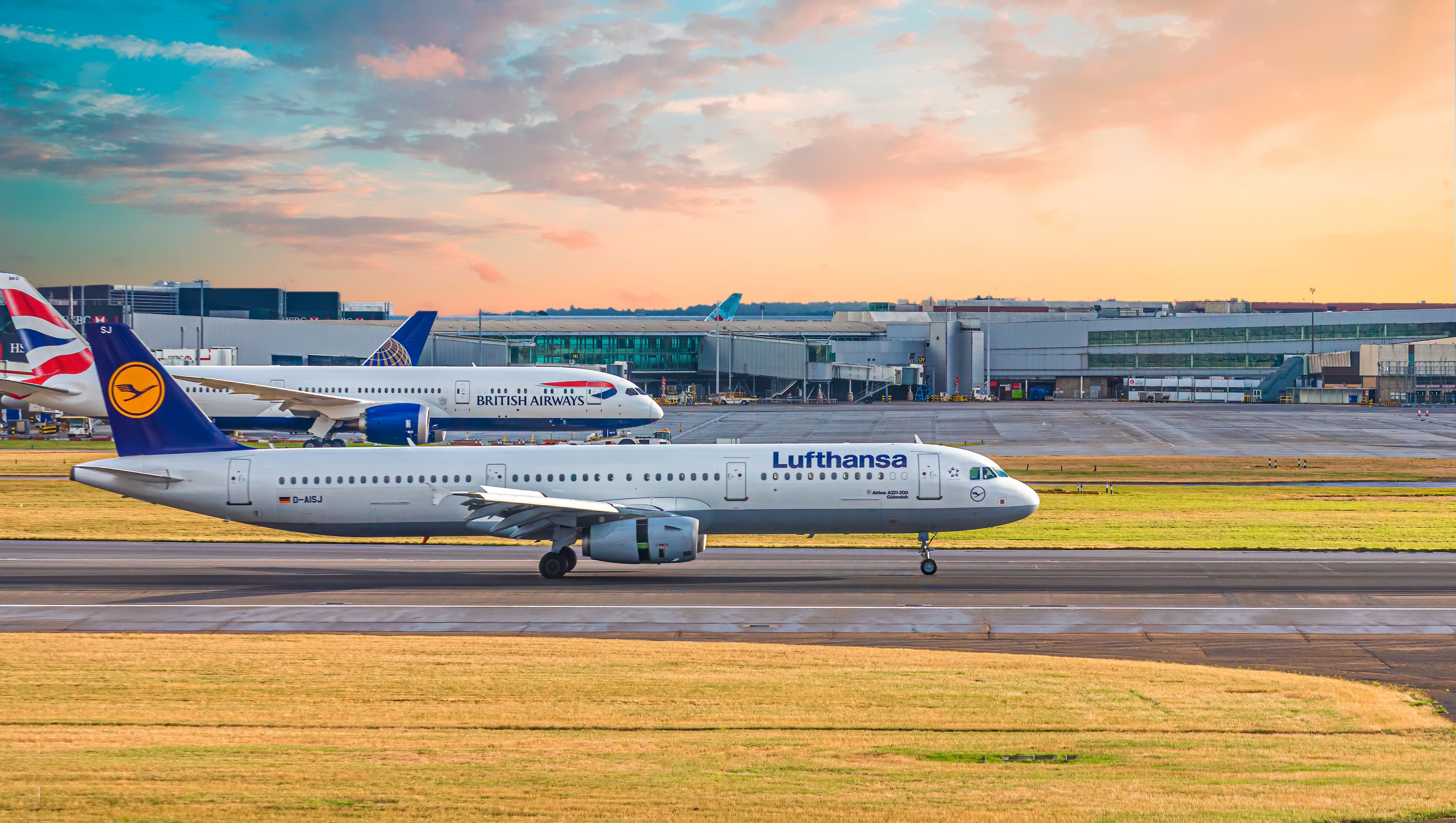 Lufthansa in front of a British Airways 787 at London Heathrow