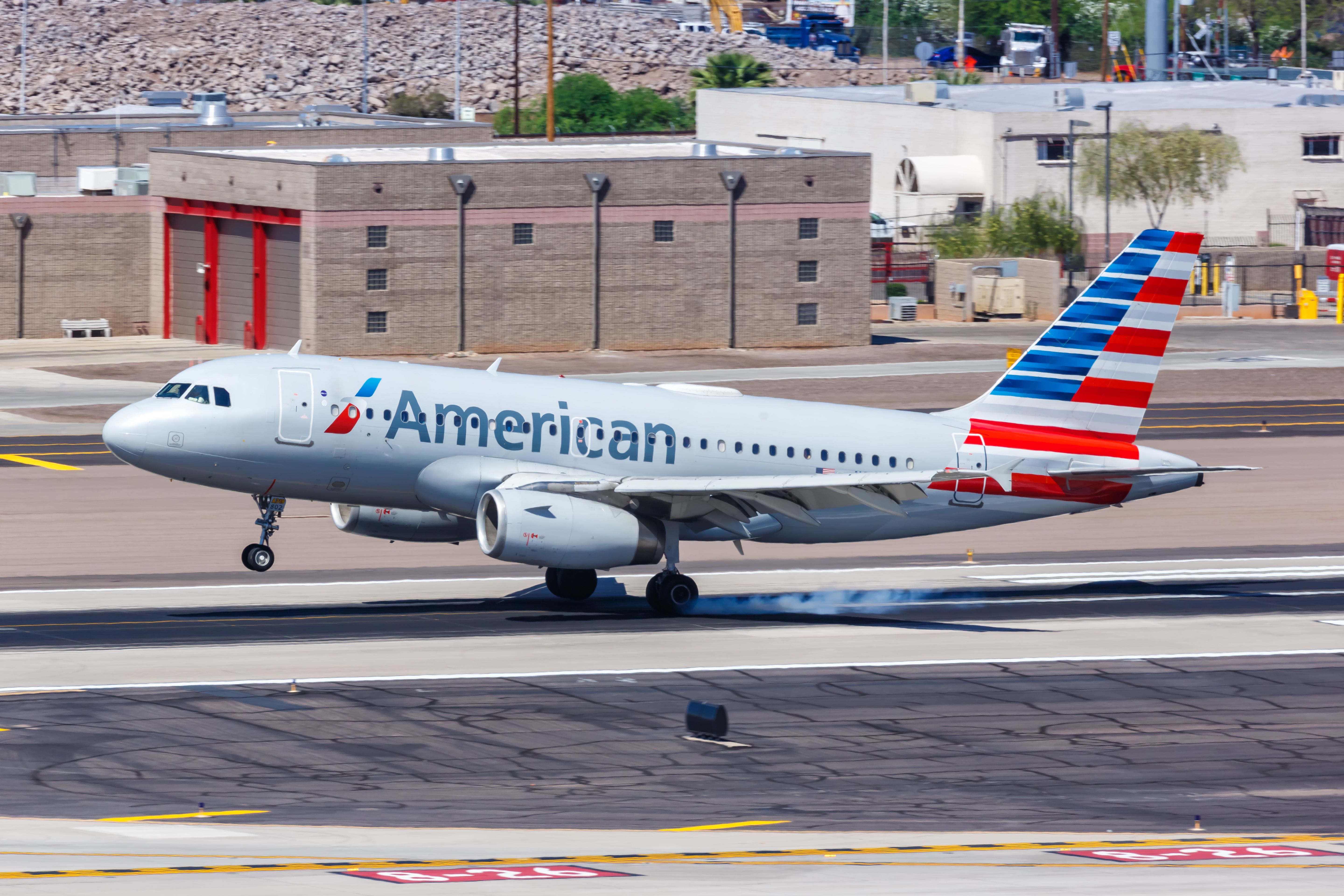 American Airlines Airbus A319-132 (N802AW) landing at Phoenix Sky Harbor International Airport.