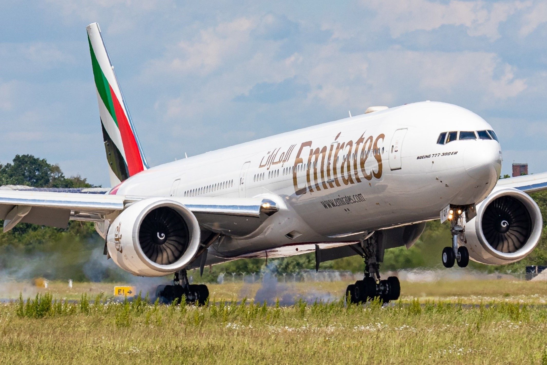 Emirates Boeing 777 landing In Hamburg