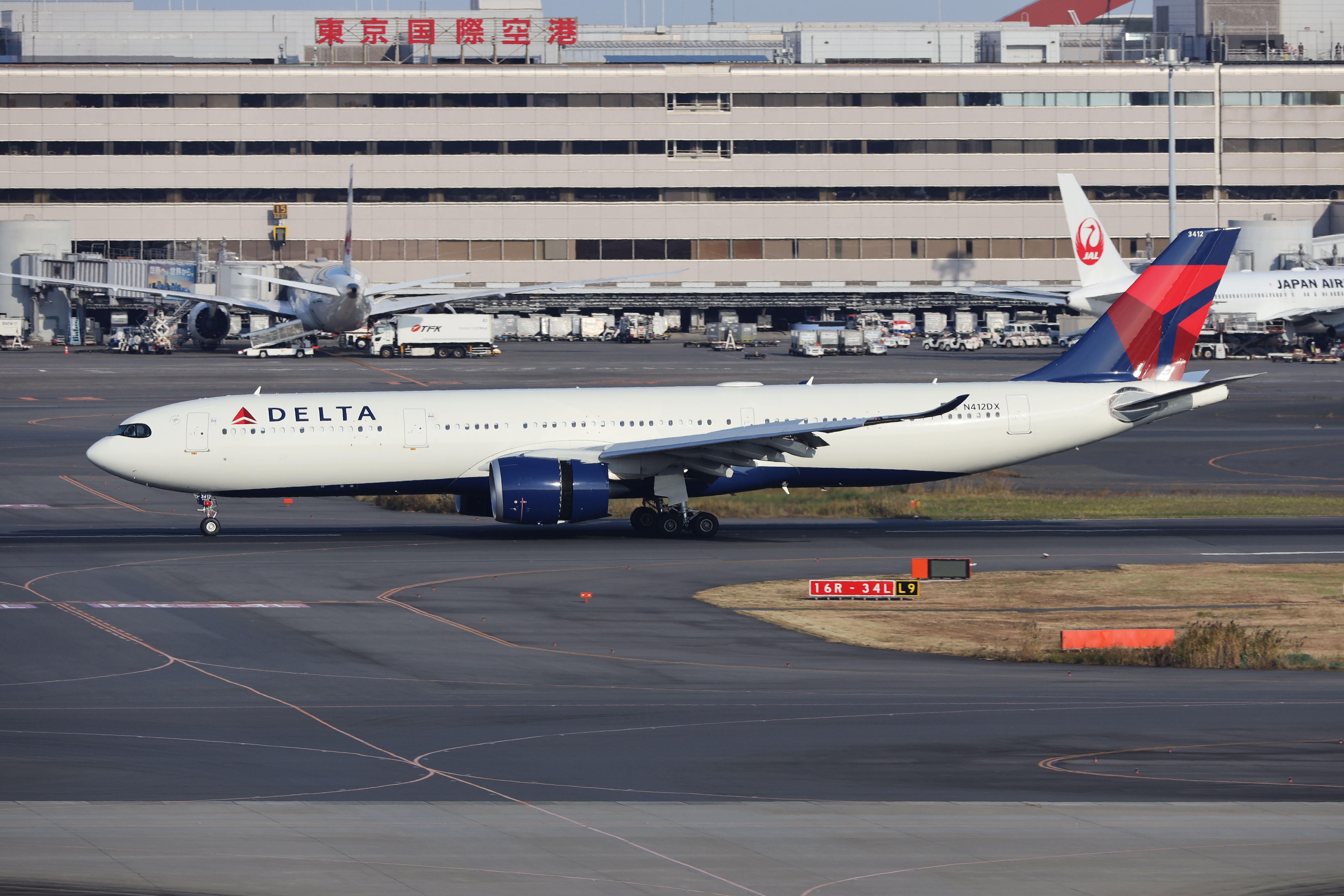 A Delta Air Lines Airbus A350 taxiing at HND airport