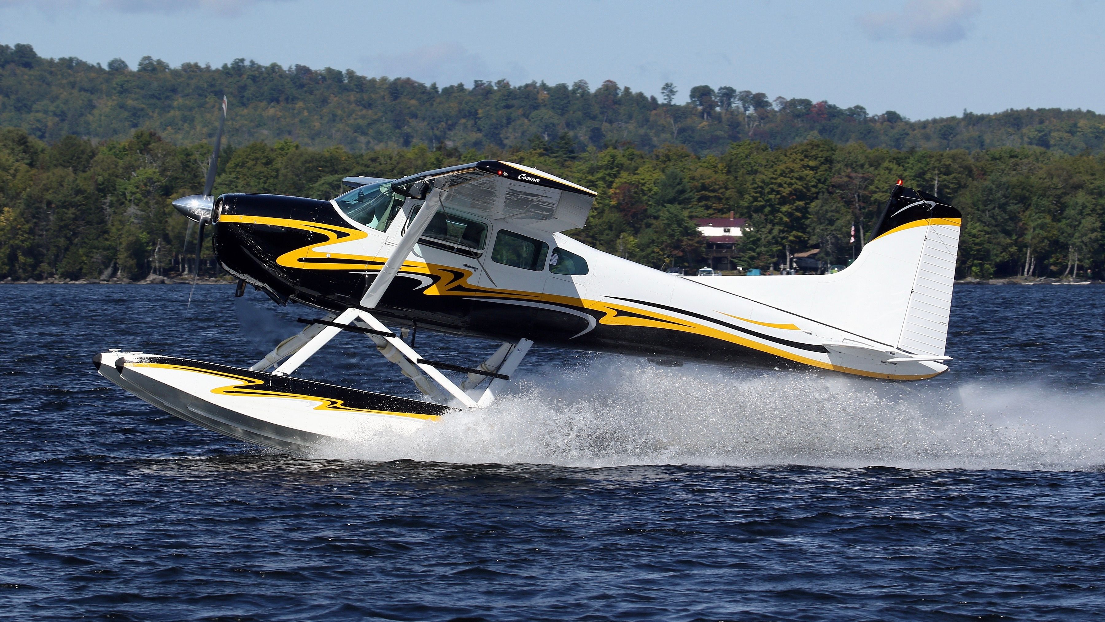 Cessan 185 landing on water