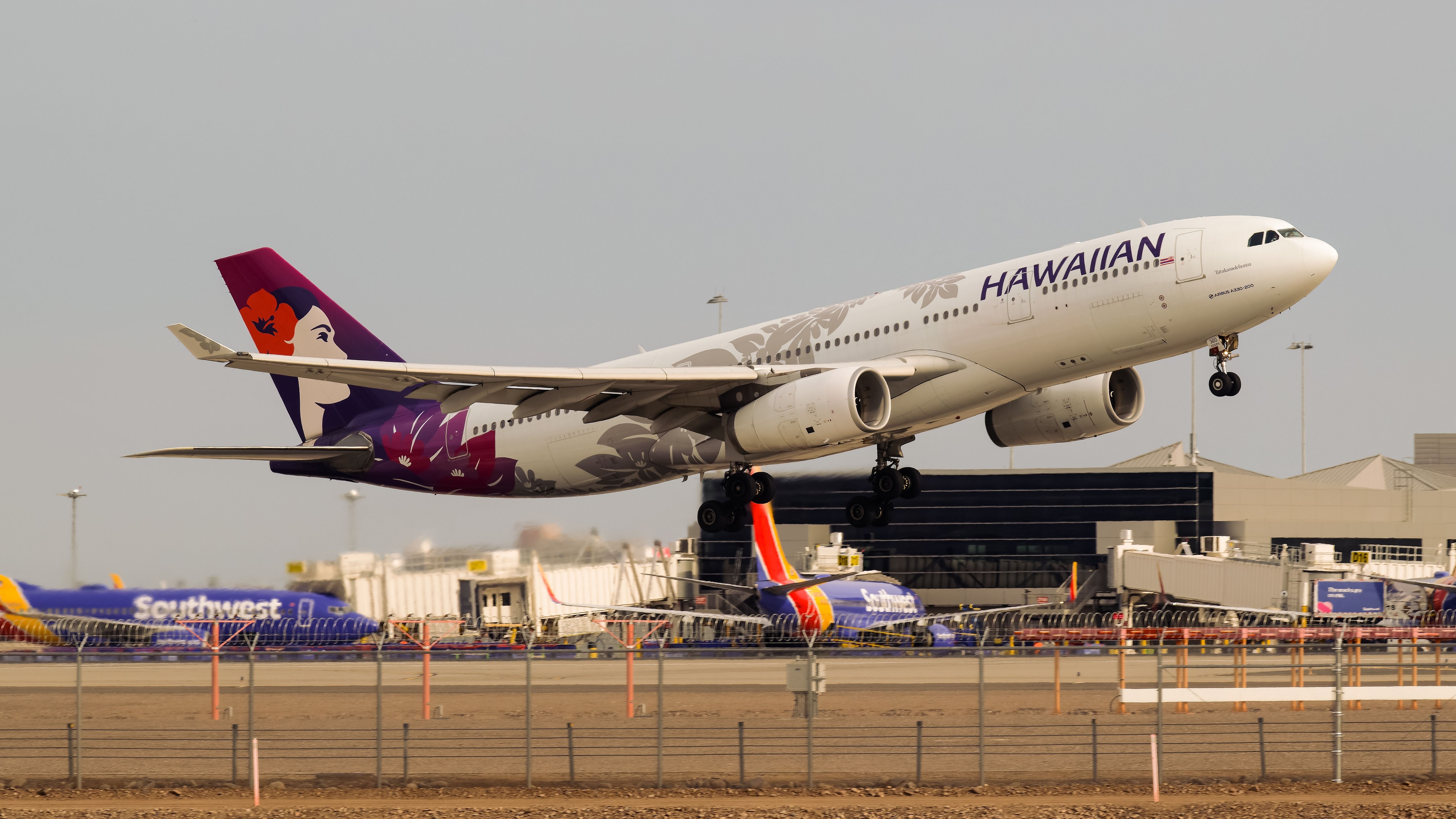 Hawaiian Airlines Increases Holiday Flights From Honolulu To US West Coast