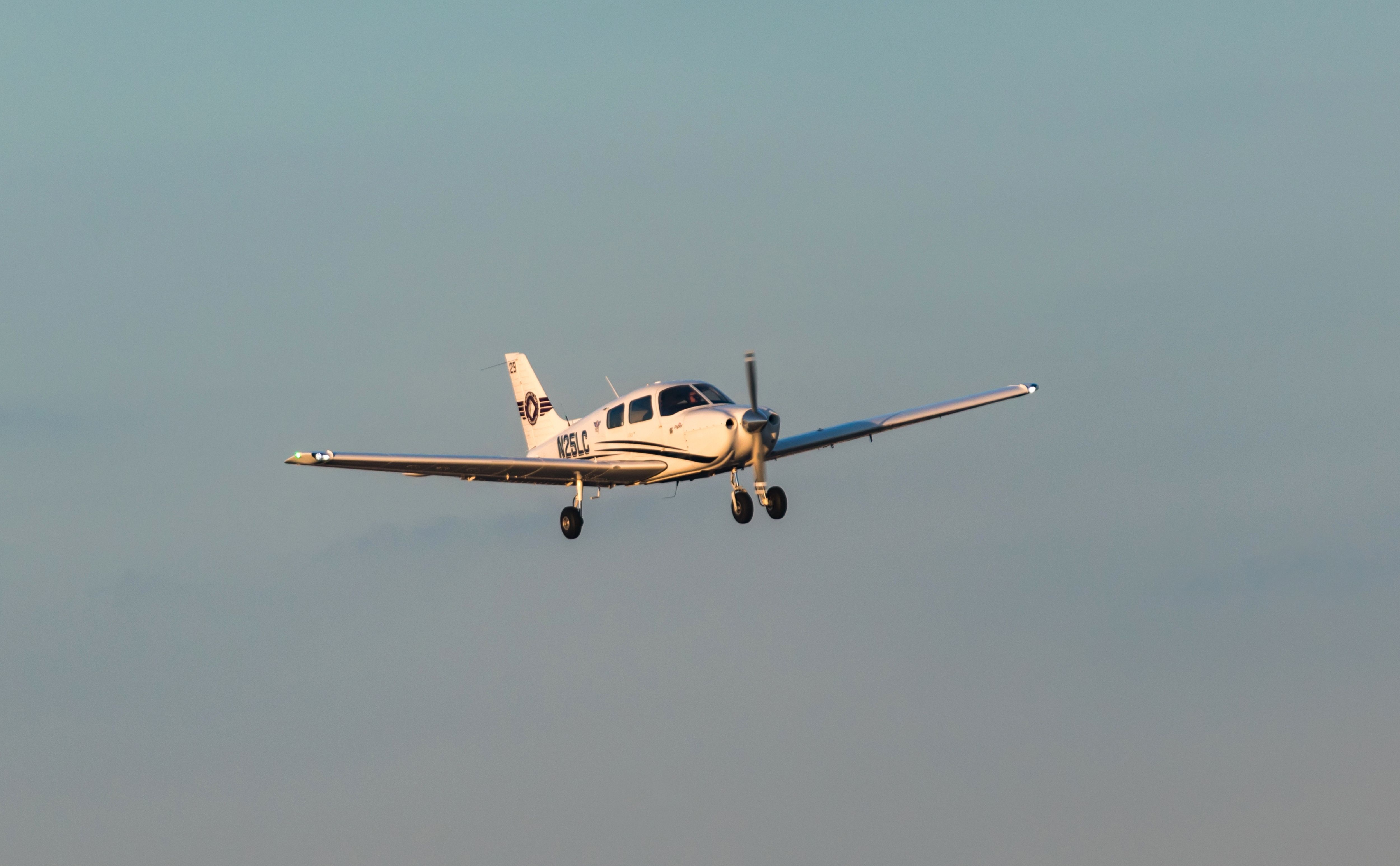 PIPER ARCHER III, PA-28-181 takes off from Page Field Airport in Fort Myers