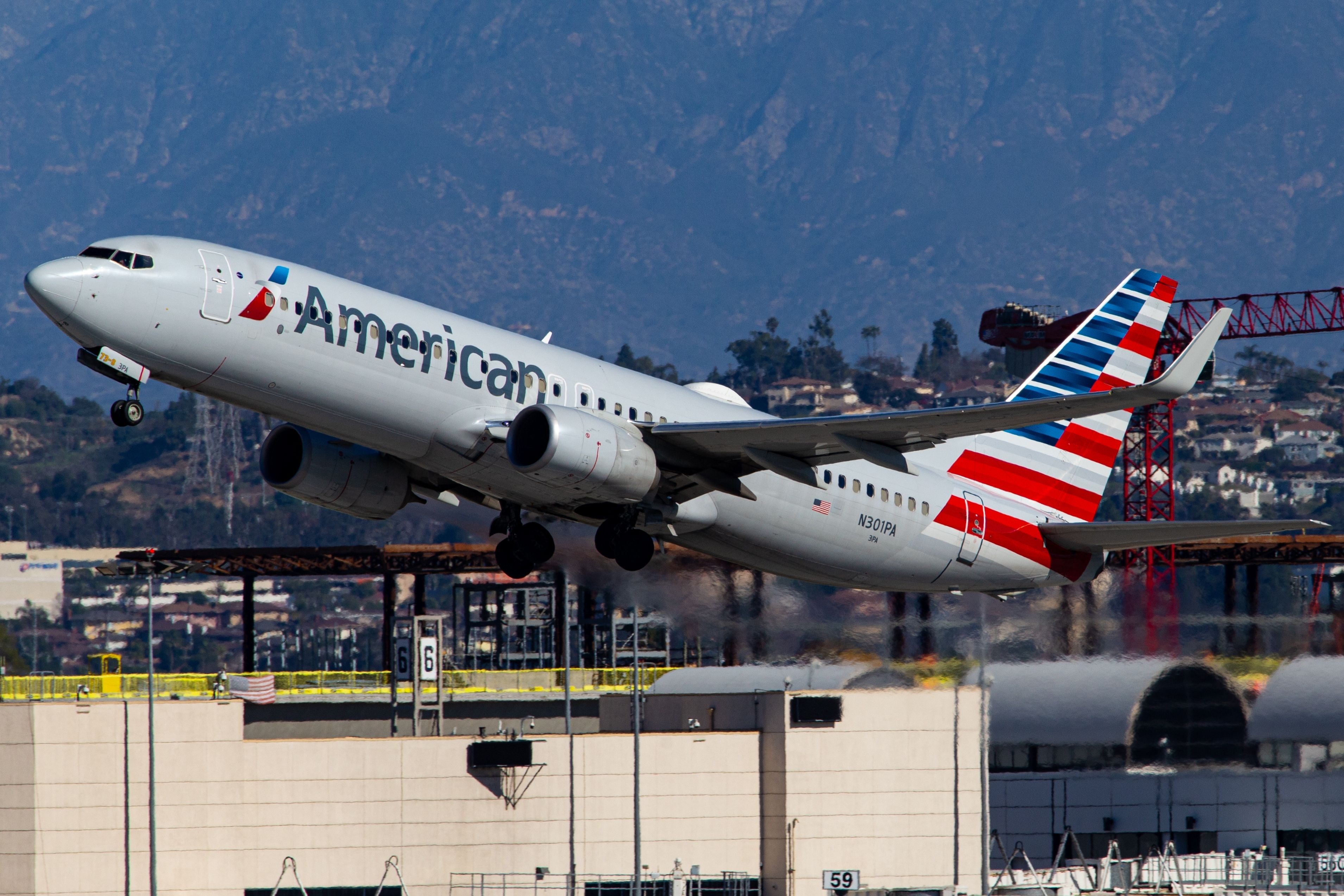 American Airlines Boeing 737-823 (N301PA) departing from Los Angeles International Airport.