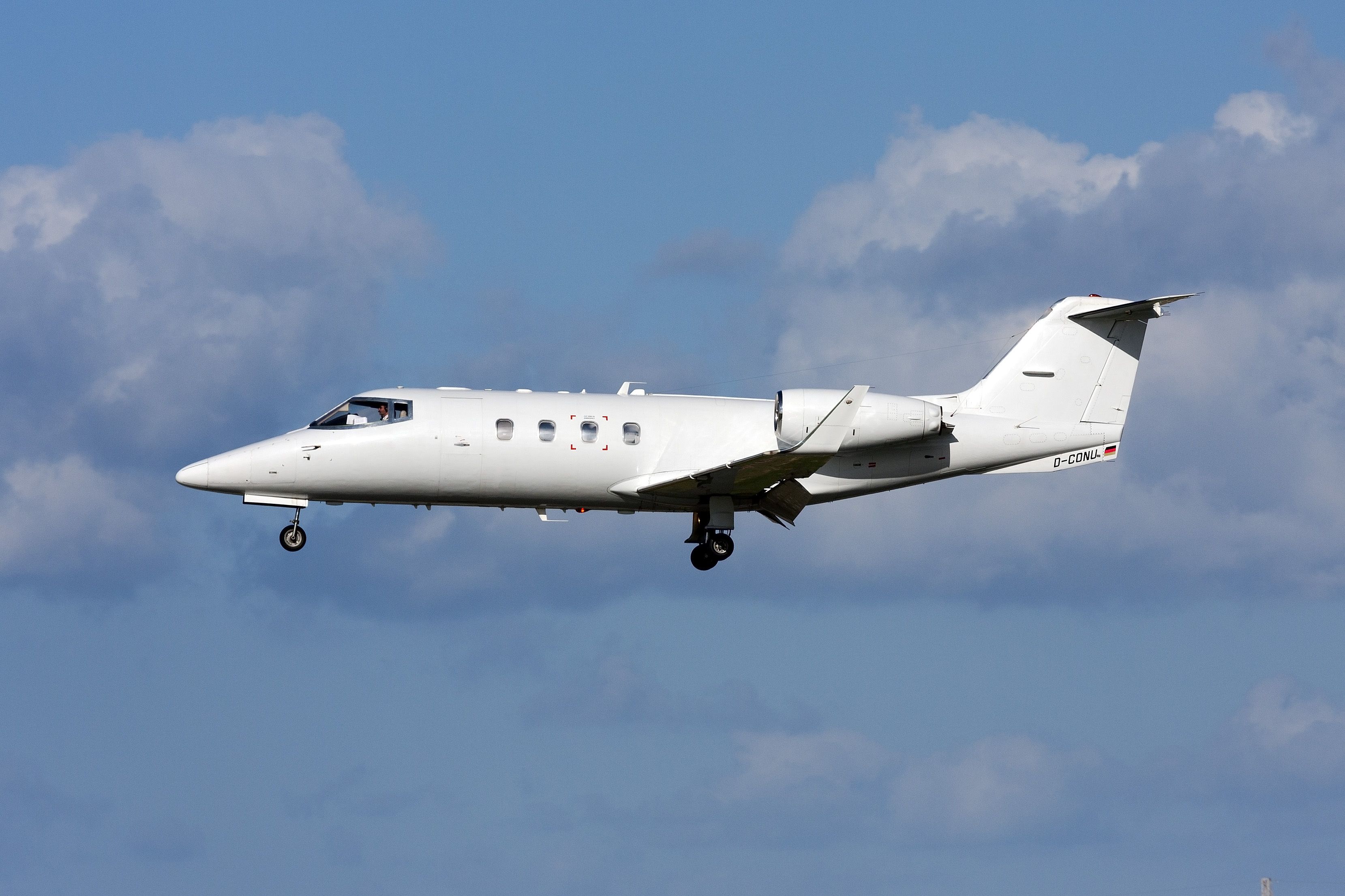 Gates Learjet 55 on finals for runway 31.