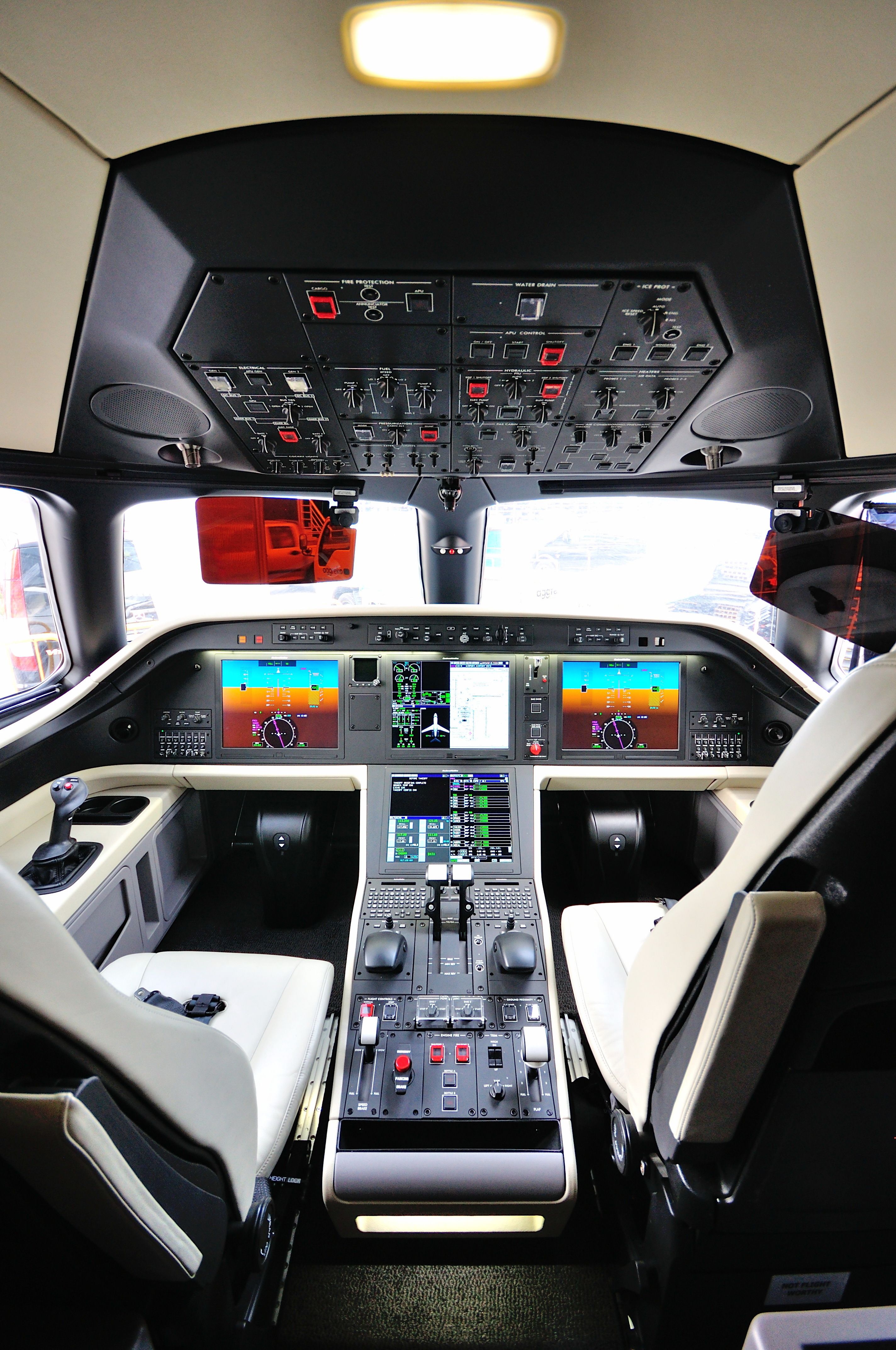 Embraer Legacy 500 cockpit