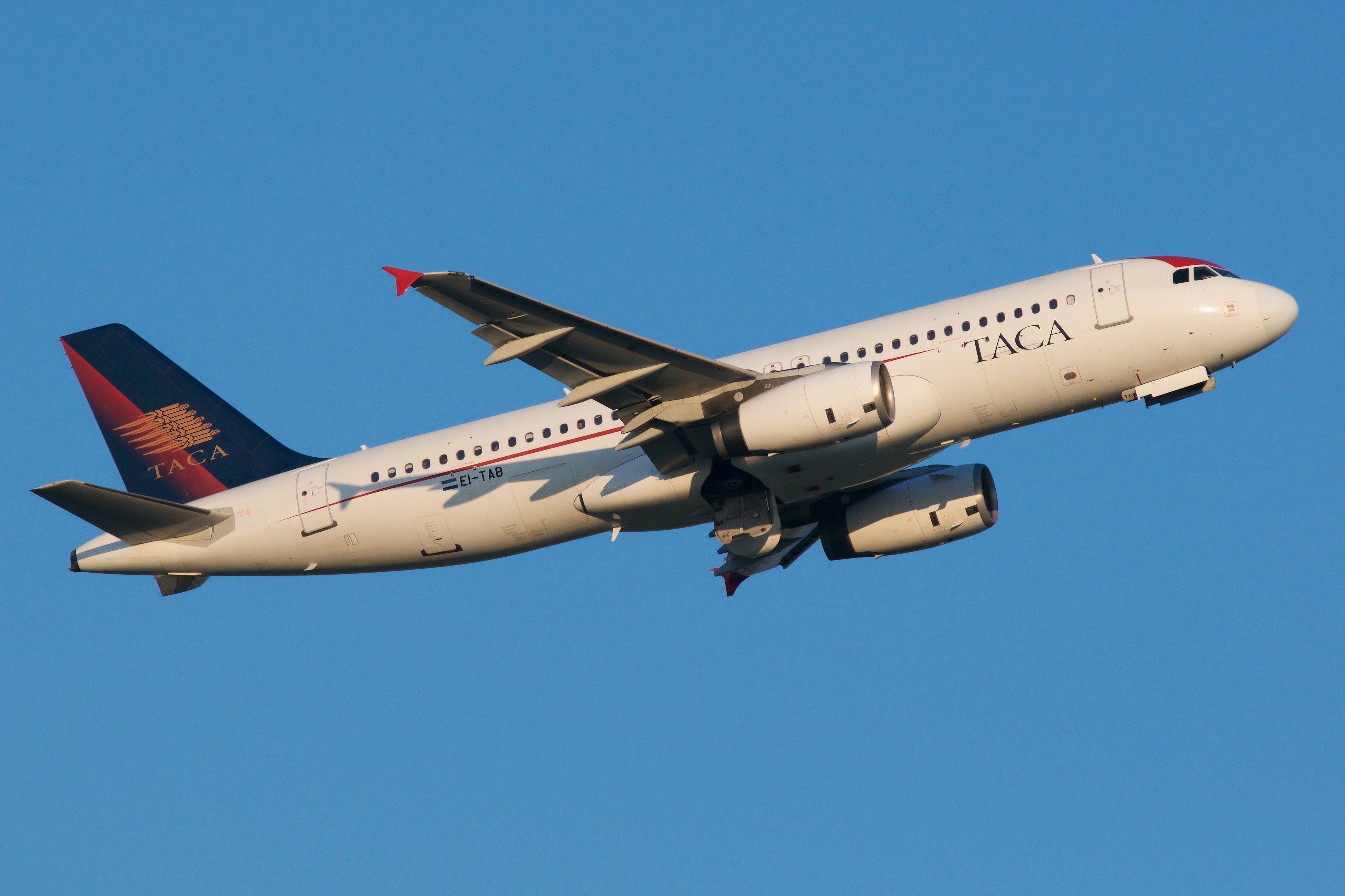 TACA Airbus A320-200