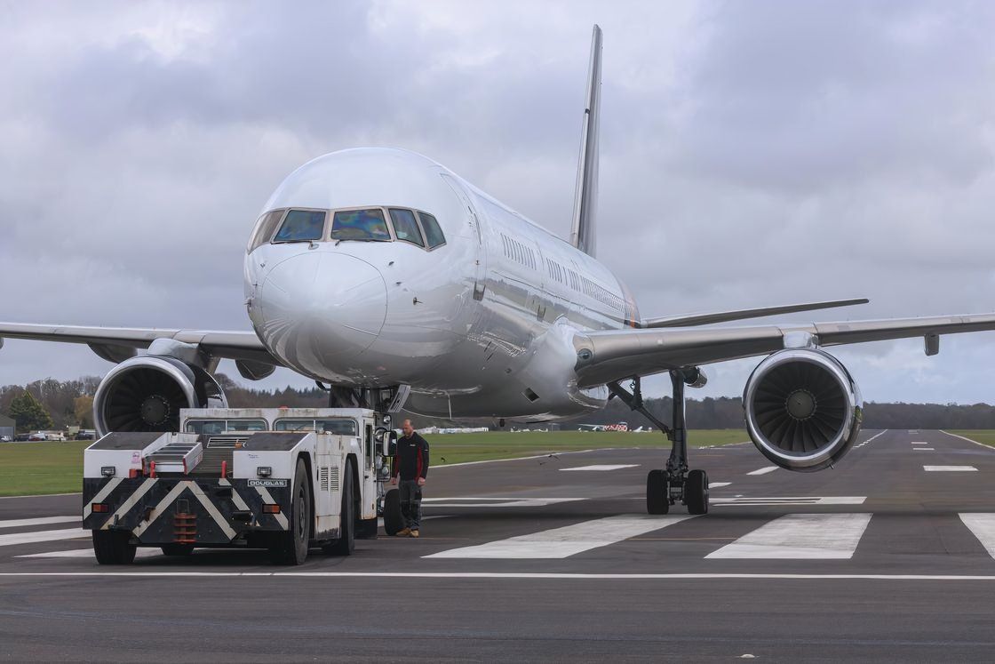 The 757 aircraft which will be modified into Excalibur (tail number G-POWH 3 upon arrival, now G-FTAI) lands at 2Excel’s facility in Lasham, Hampshire.