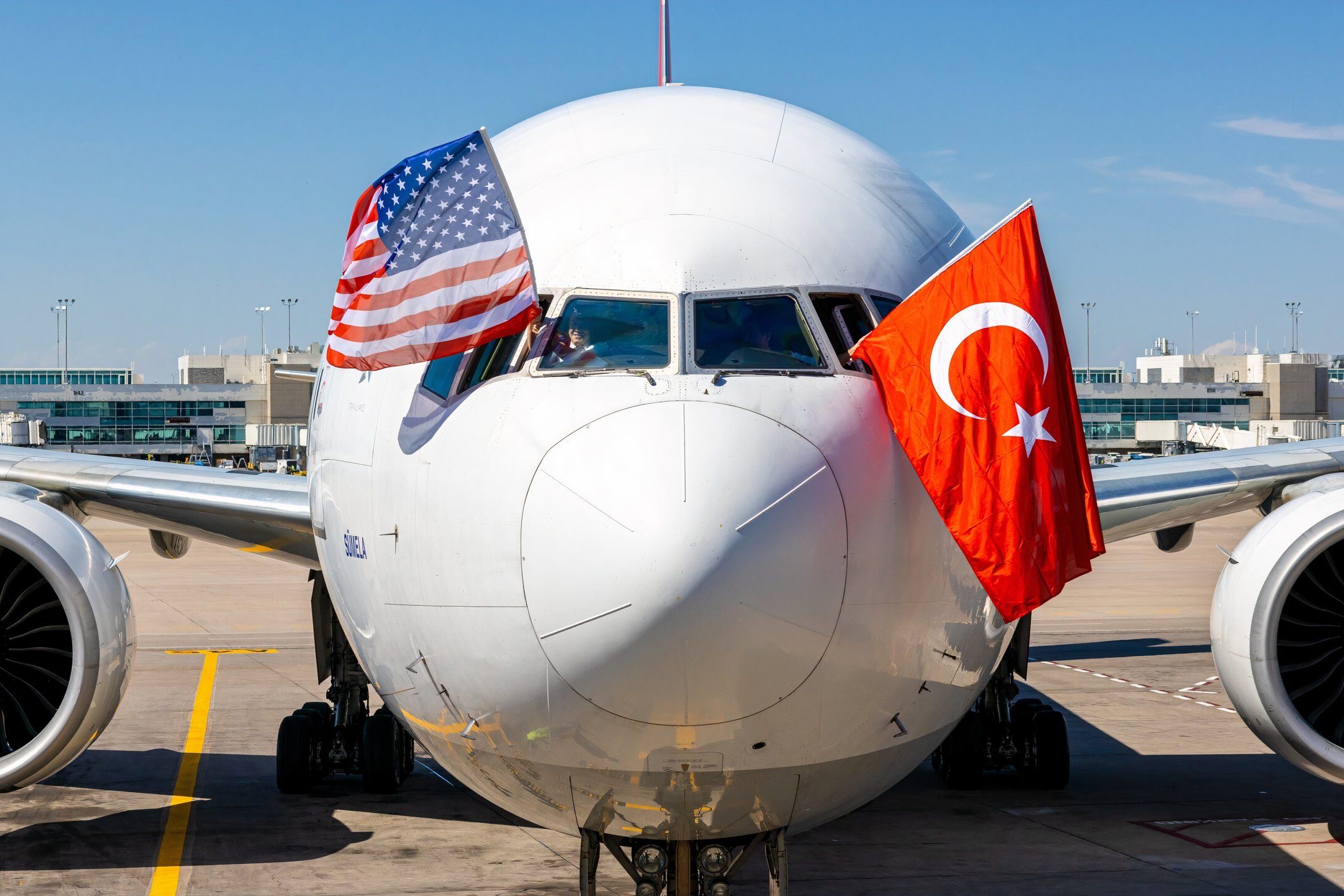 Turkish Airlines Boeing 777-300ER cropped