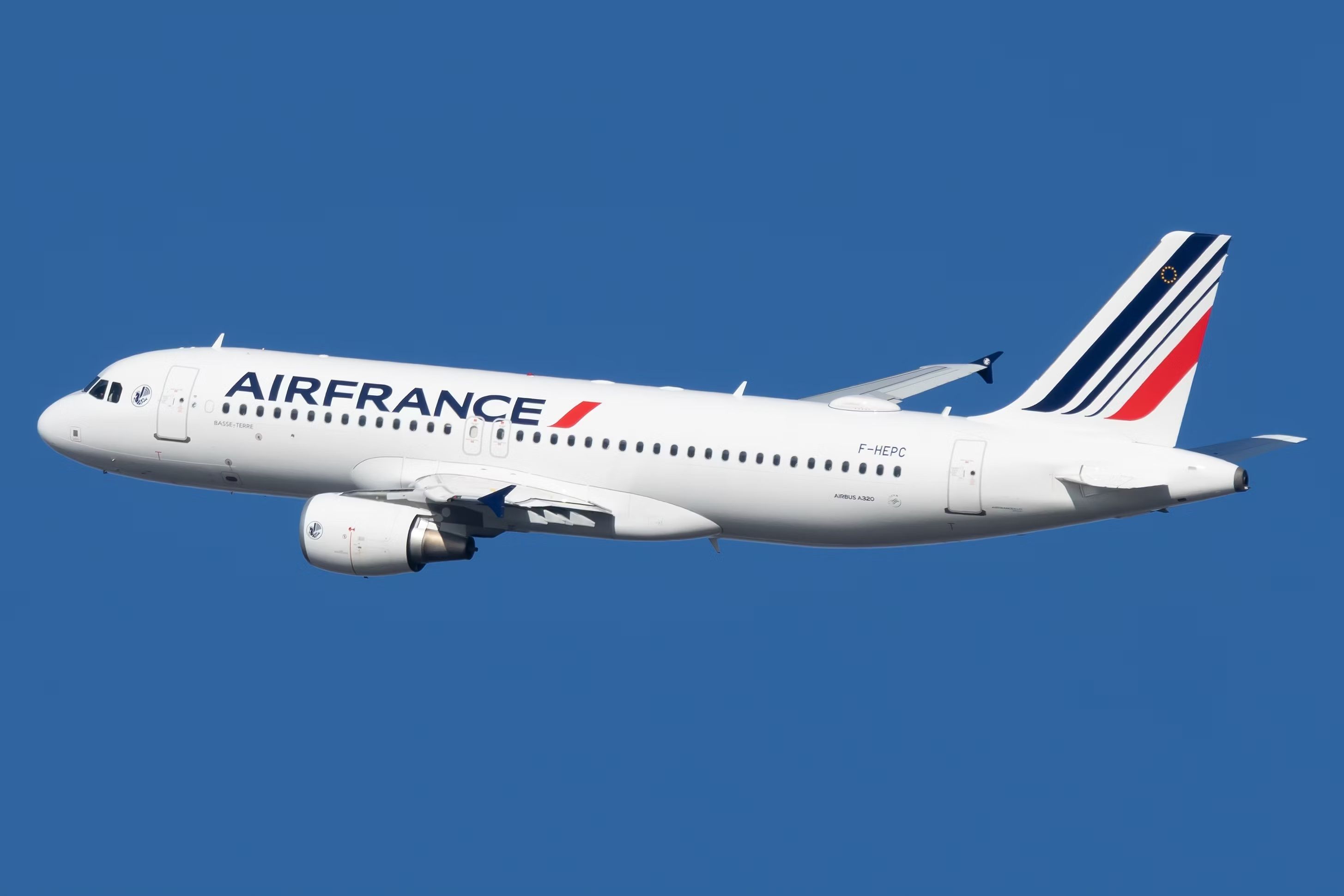 Air France to Charge for Onboard Food