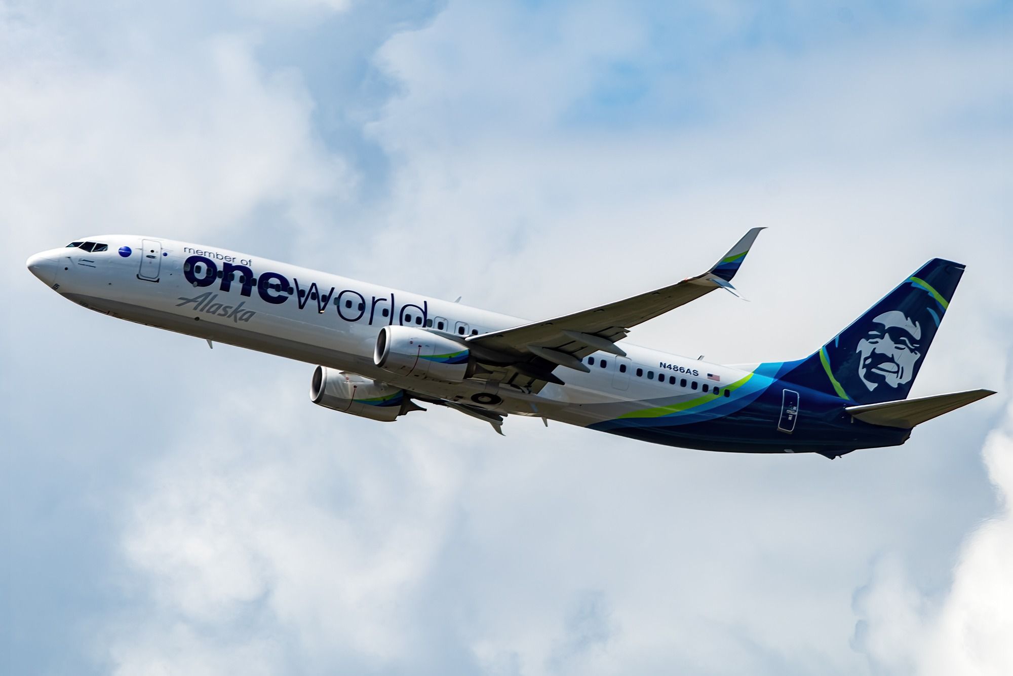 Alaska Airlines Boeing 737-990/ER oneworld livery (N486AS).