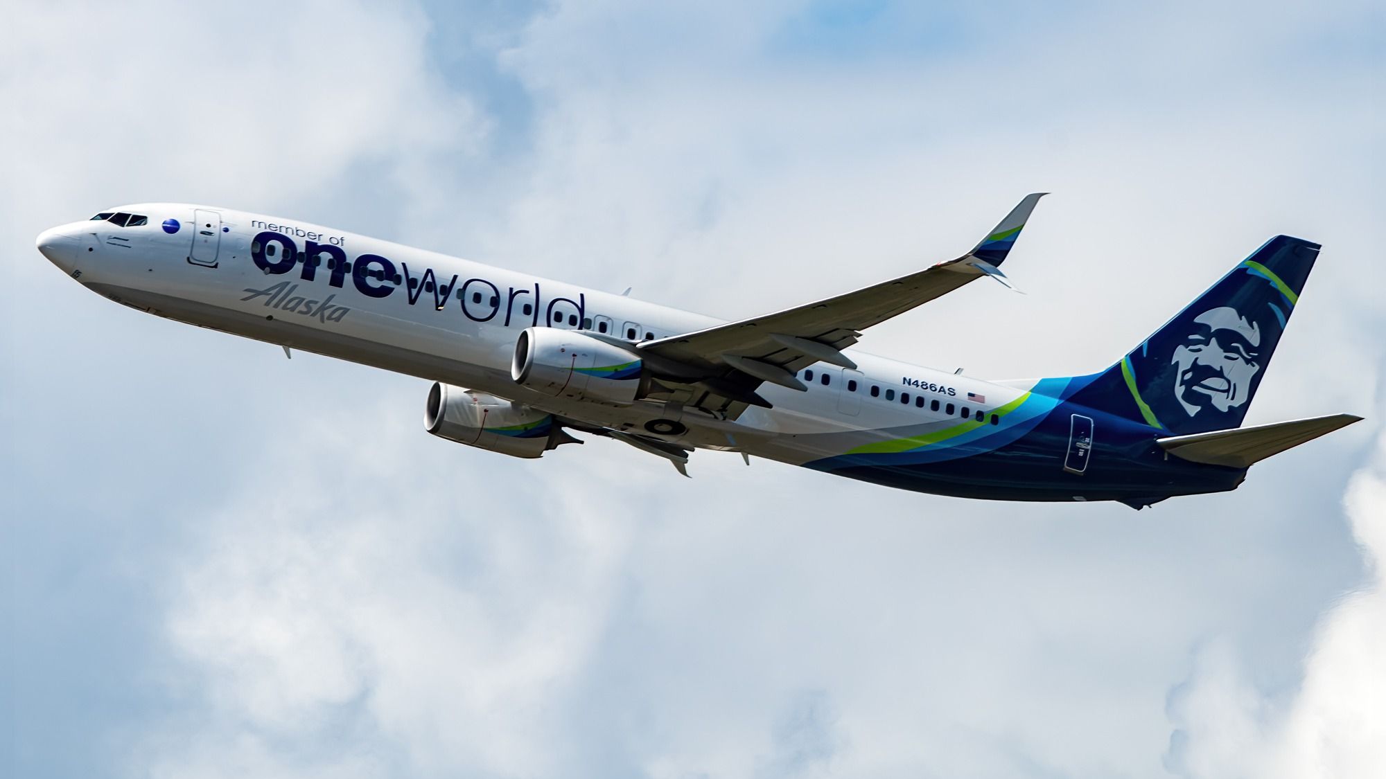 Alaska Airlines Boeing 737-990/ER oneworld livery (N486AS).