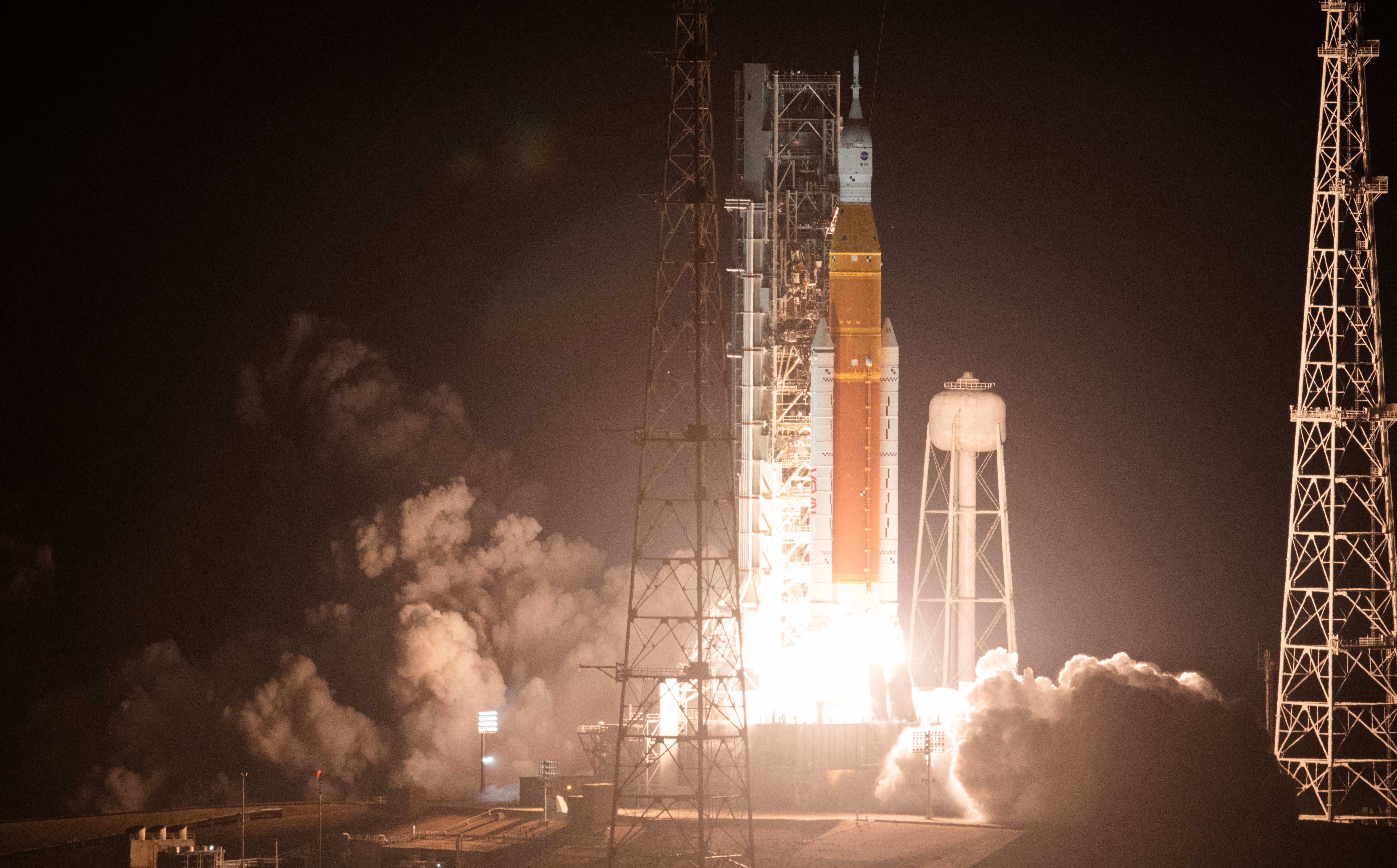 NASA’s Space Launch System rocket carrying the Orion spacecraft launches on the Artemis I flight test.