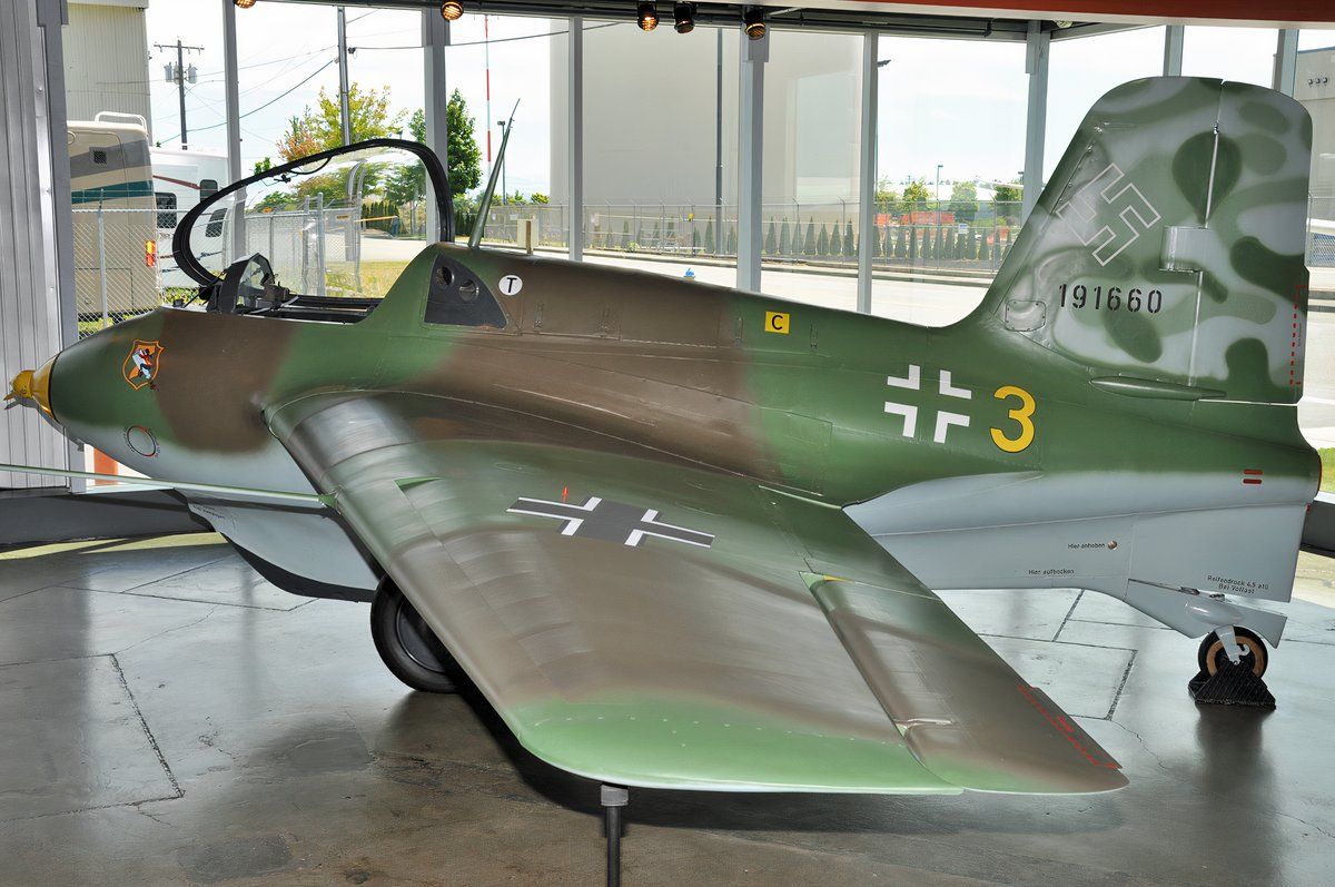  "Yellow 3"  Luftwaffe Messerschmitt Me 163B-1a Komet "gelbe 3" (Werknummer 191660). 