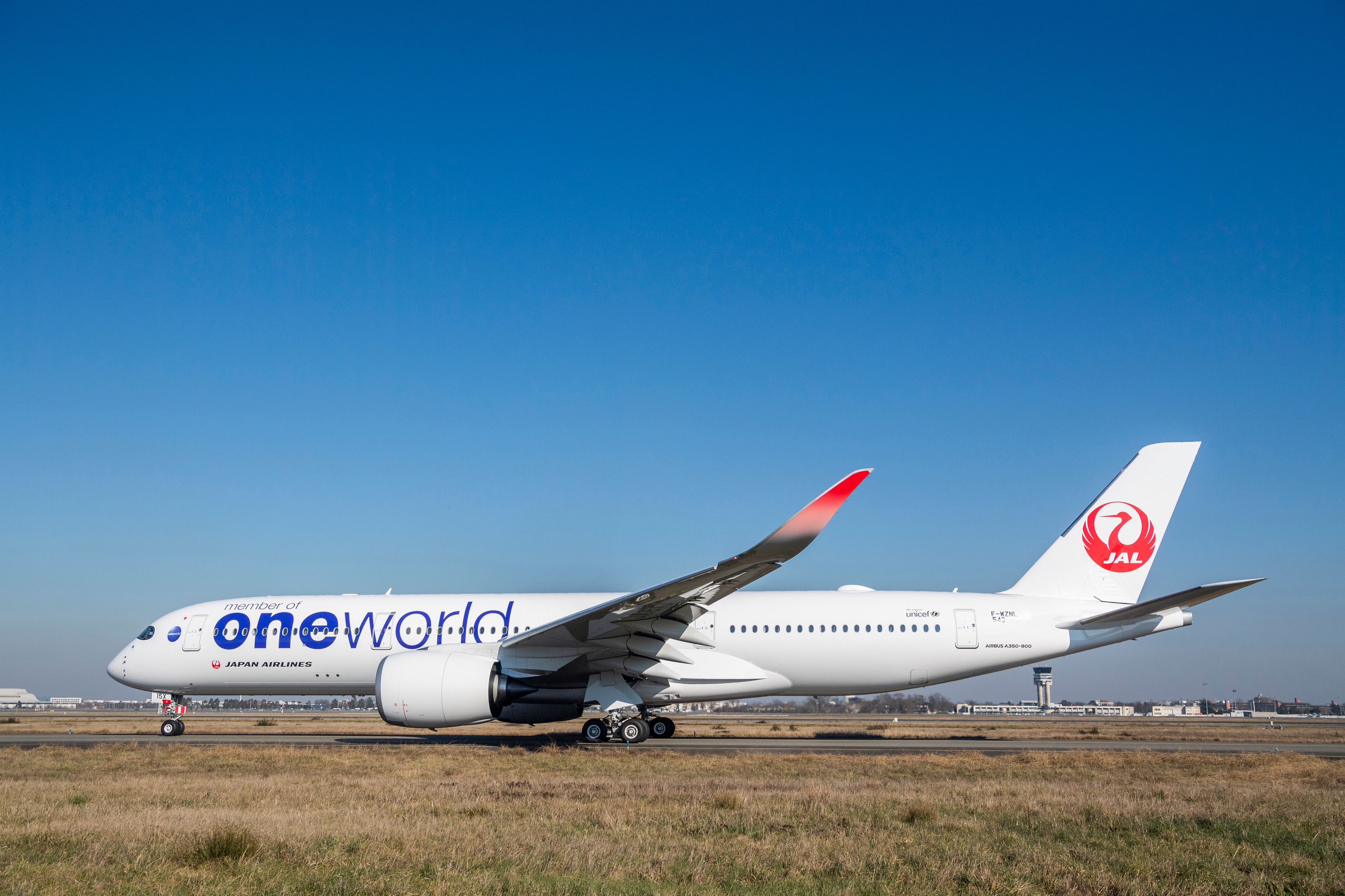 A350-900 Japan Airlines MSN543 taxiing in oneworld livery