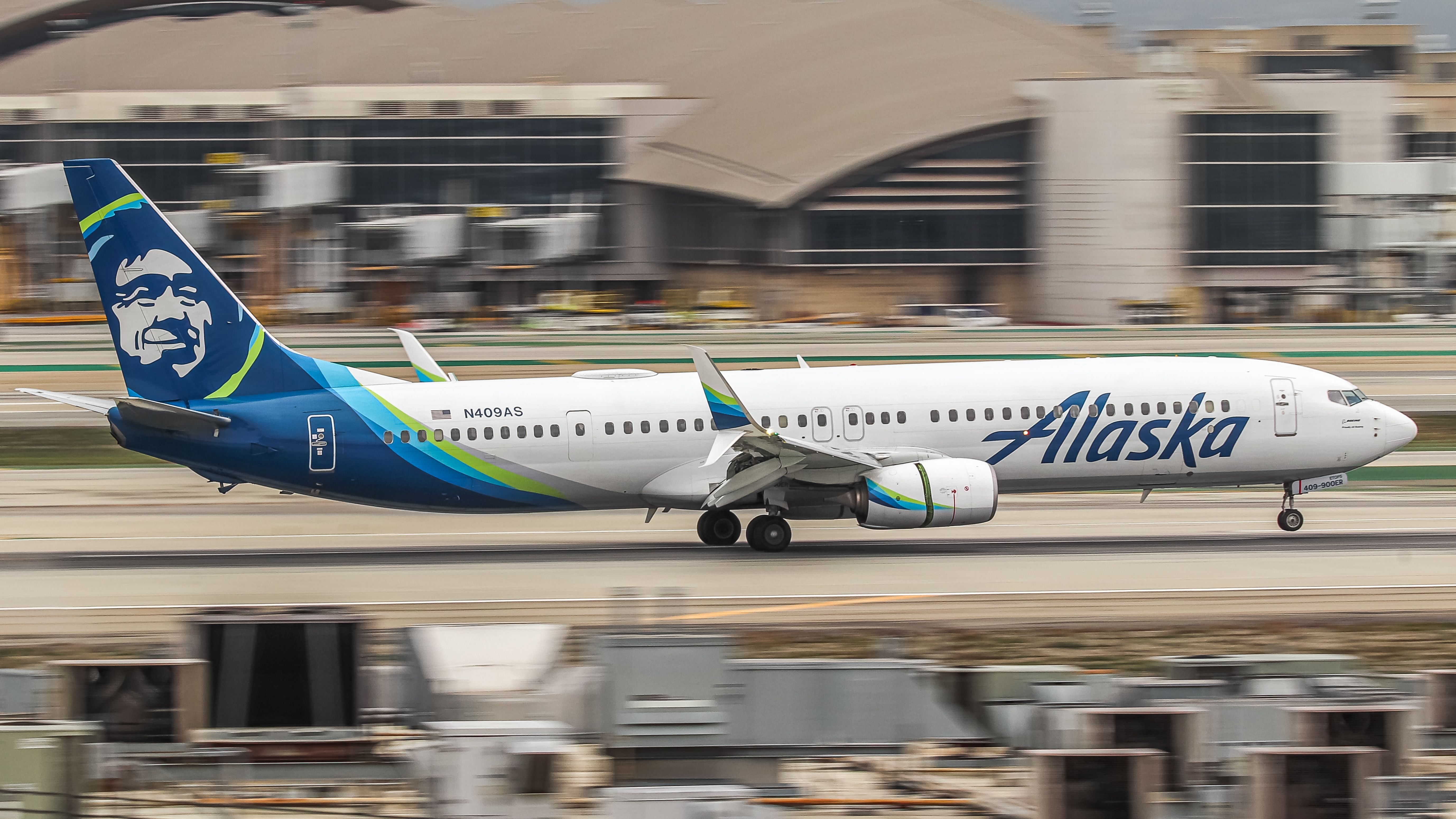 Alaska Airlines Boeing 737-900ER landing at LAX shutterstock_2239739717