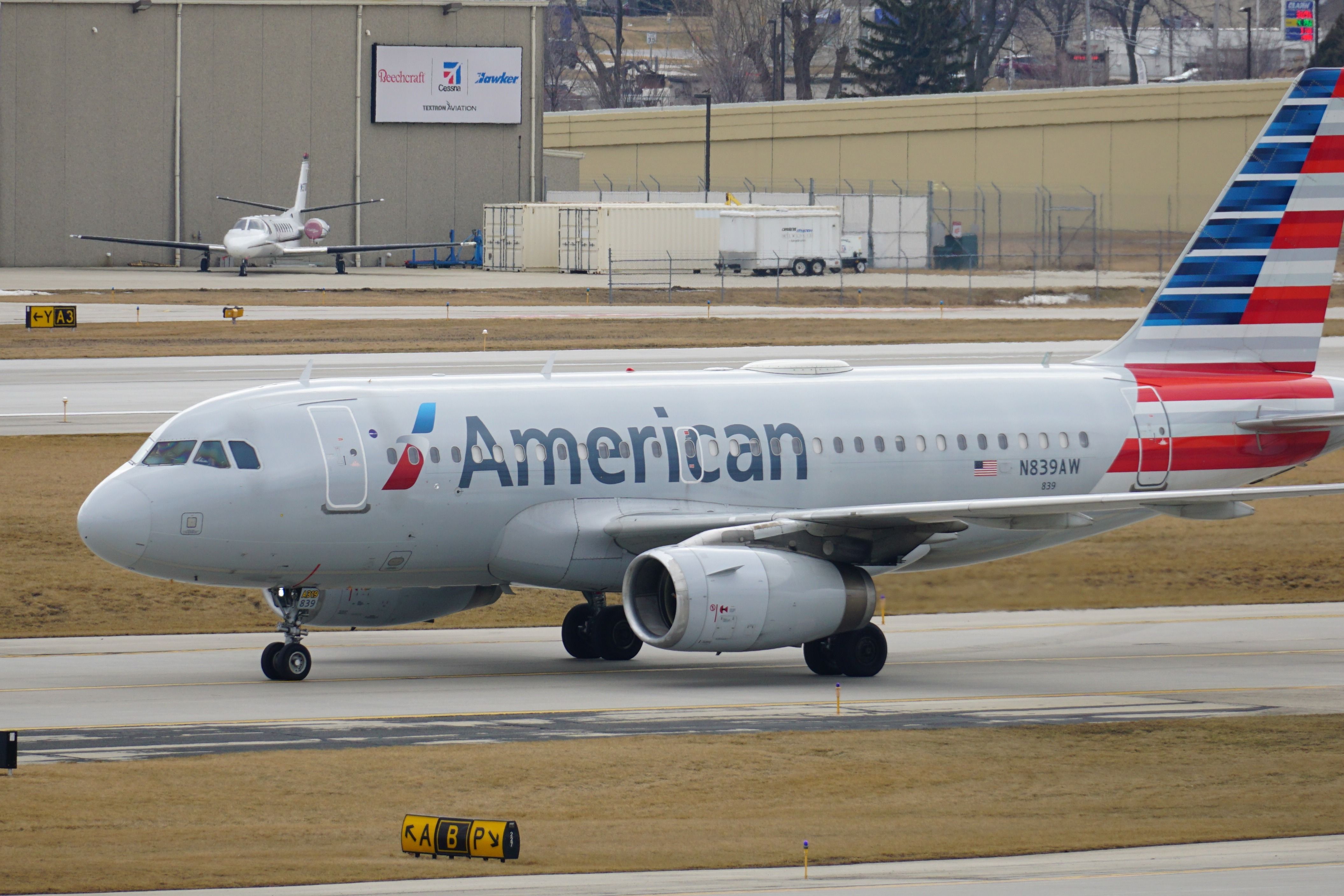 American Airlines Airbus A319 taxiing shutterstock_2145957361