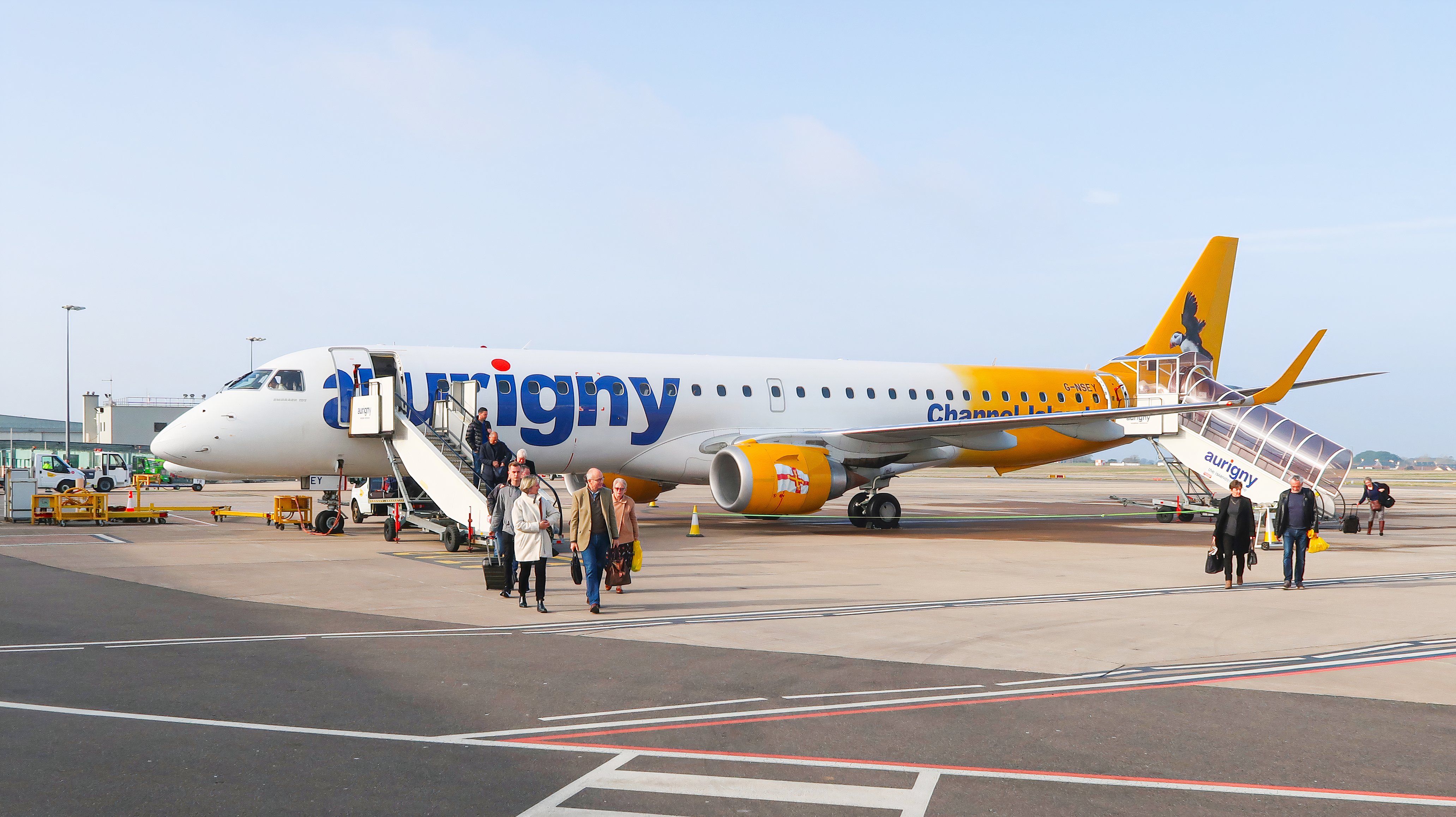 Aurginy_Embraer_195_at_Guernsey_Airport