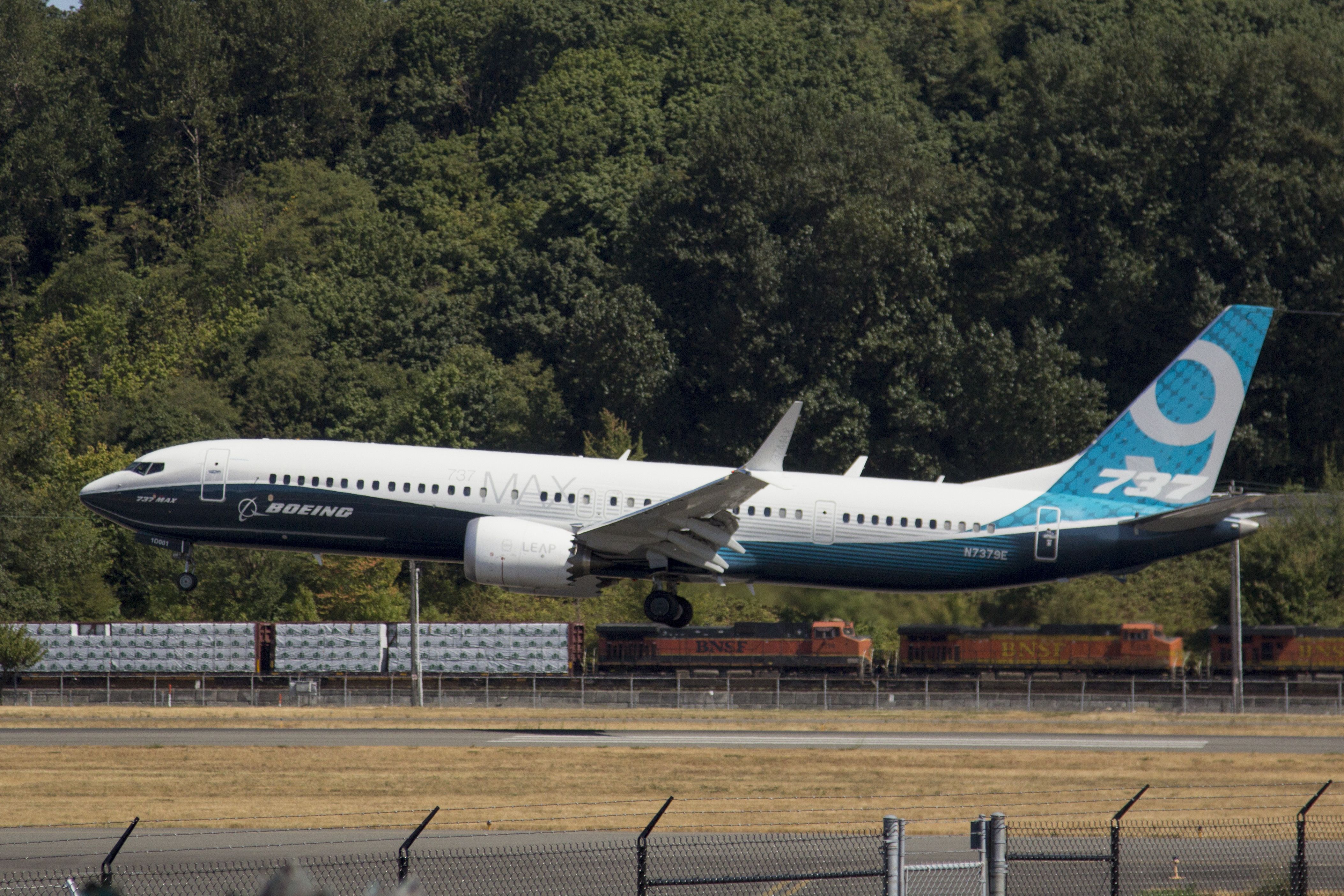 波音737最大9著陸Shutterstock_725631049