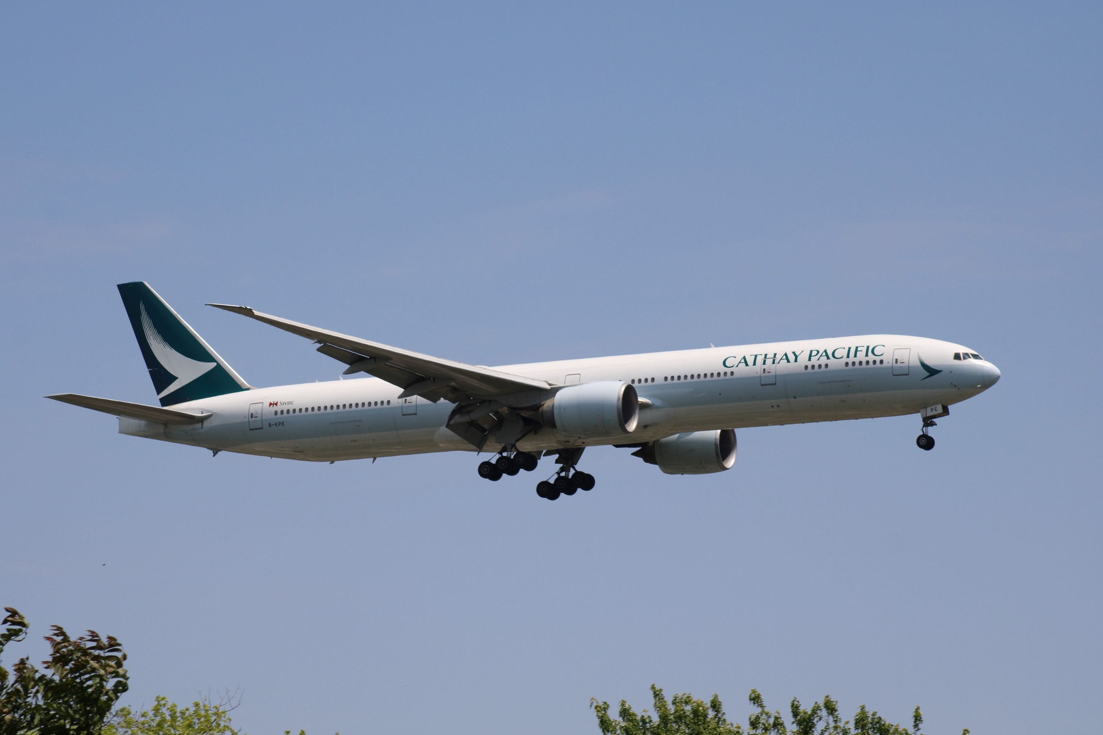 Cathay Pacific Boeing 777-300ER landing shutterstock_2474872223-1