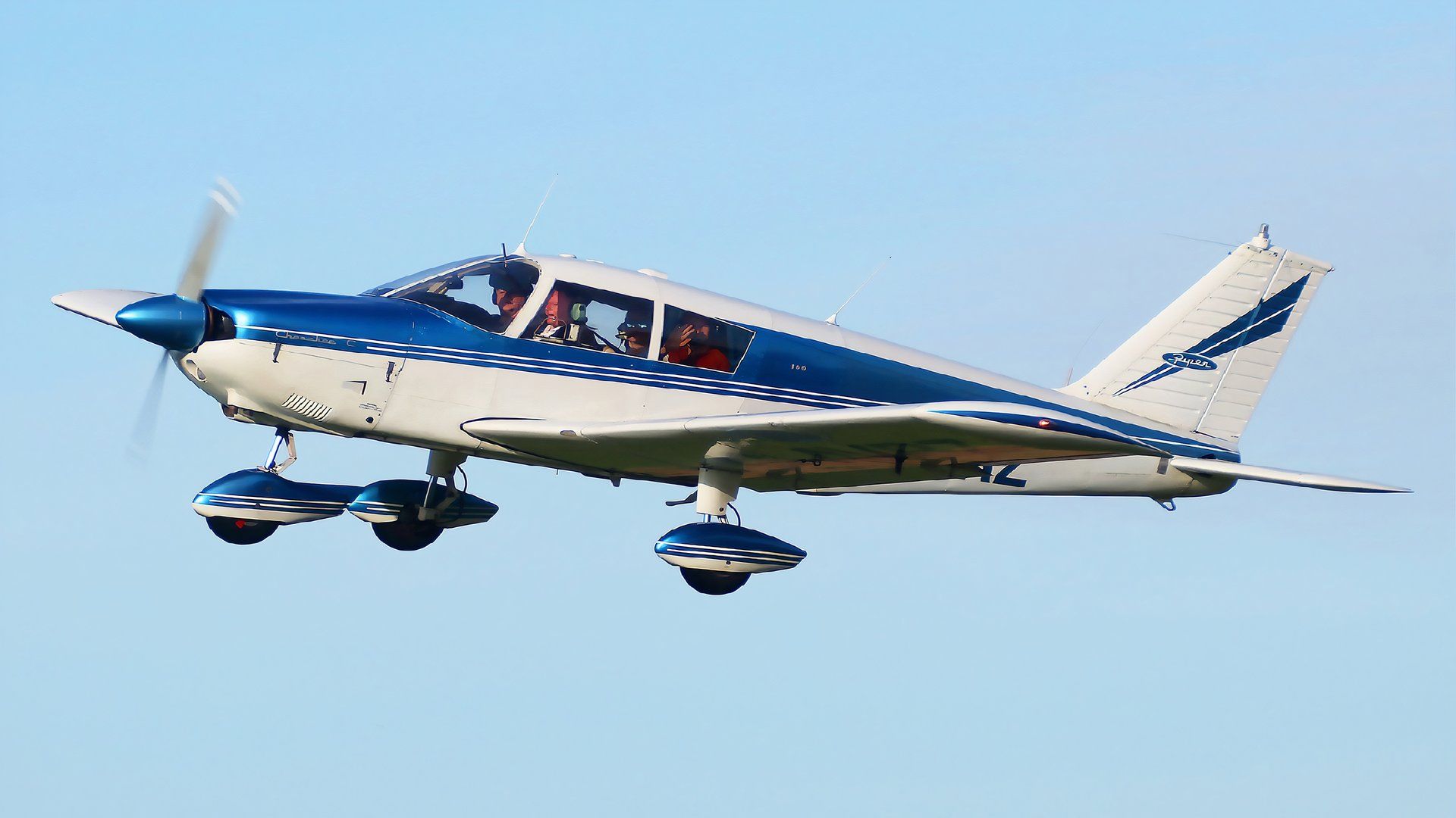 G-AVRZ_Piper_PA-28-180_Cherokee_C_at_Northrepps-1