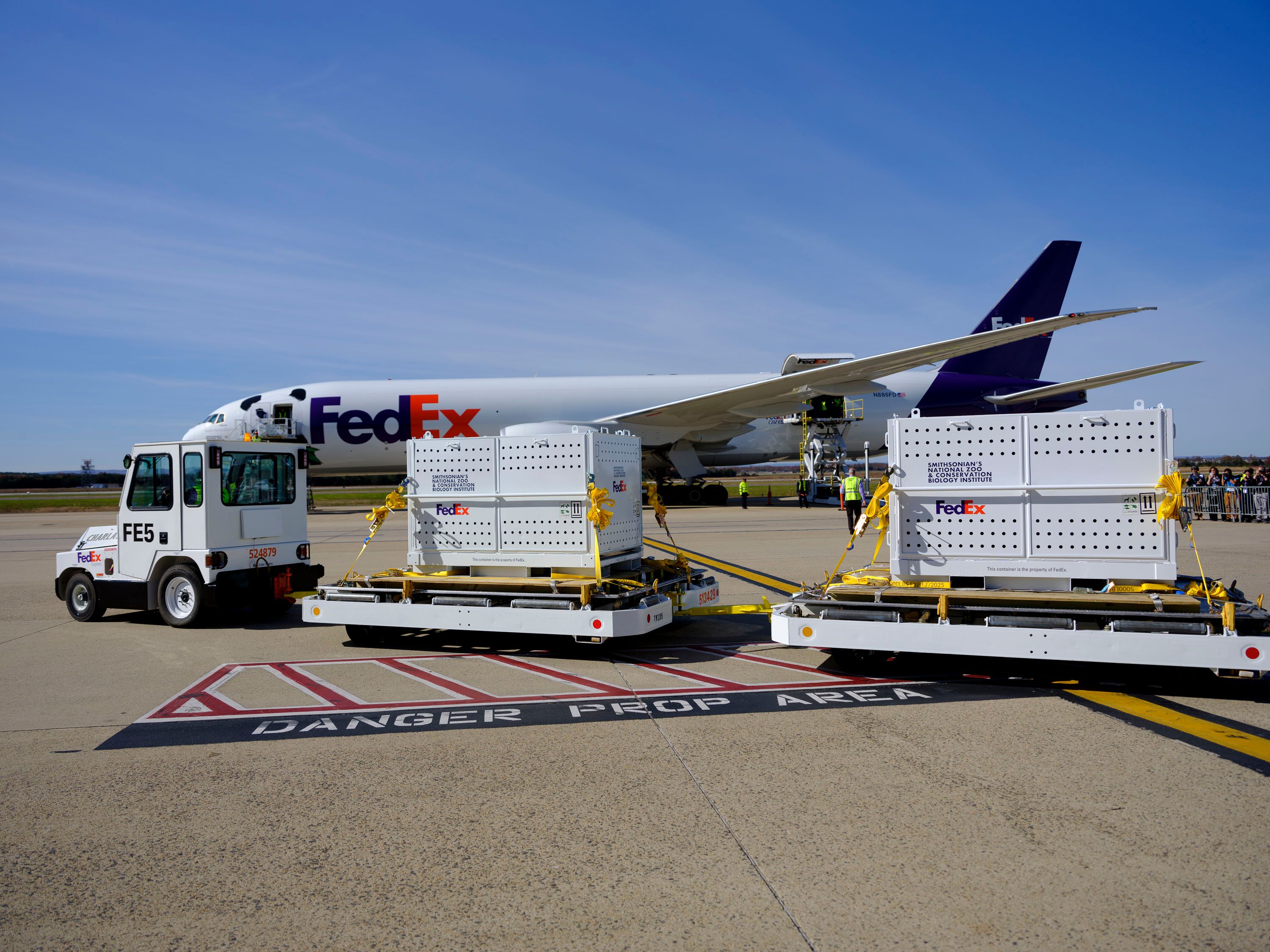 Giant-Pandas-Mei-Xiang-Tian-Tian-and-Xiao-Qi-Ji-Arrive-in-China-on-the-FedEx-Panda-Express-1