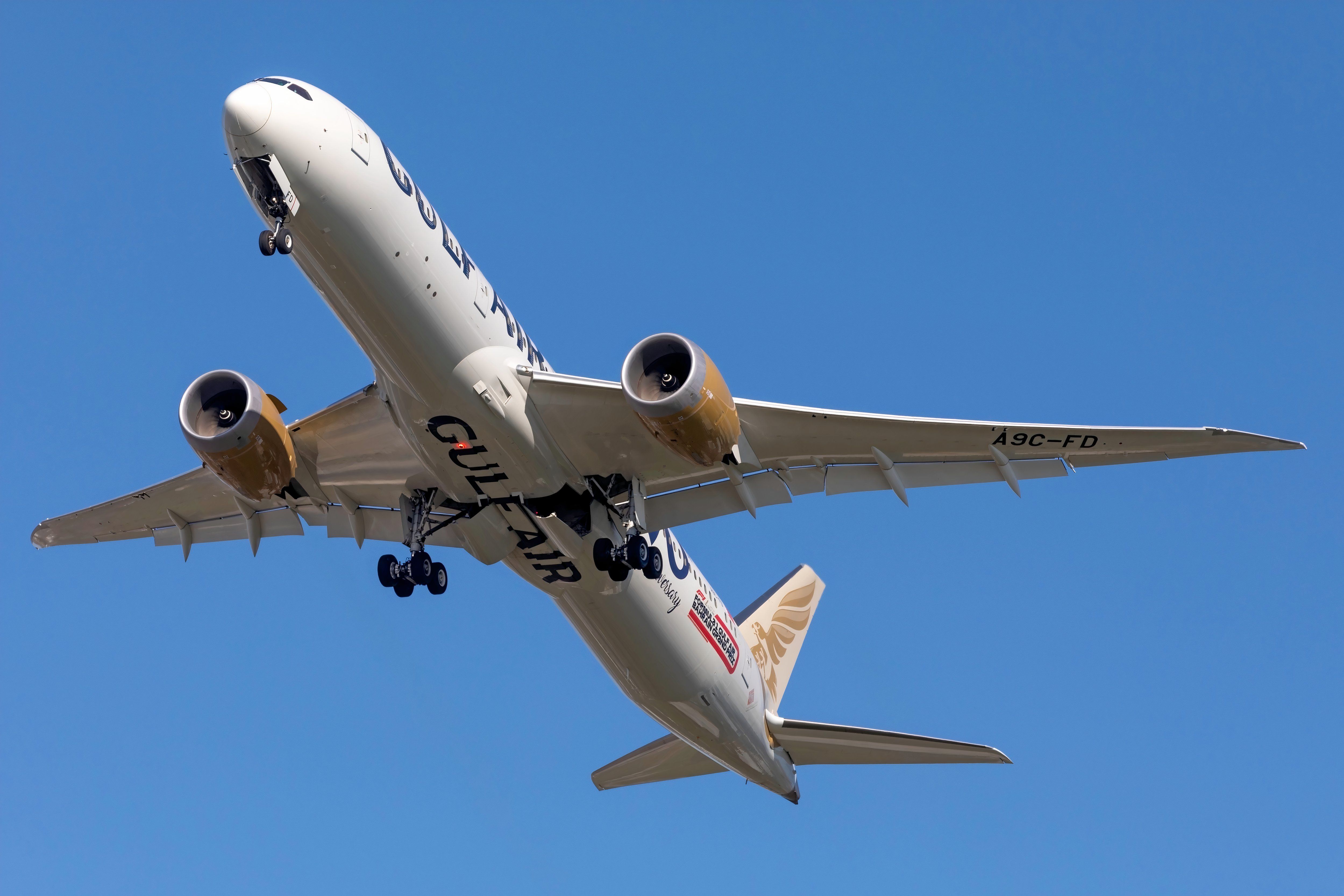 Gulf Air 787-9 climbing1 shutterstock_2087832013-1