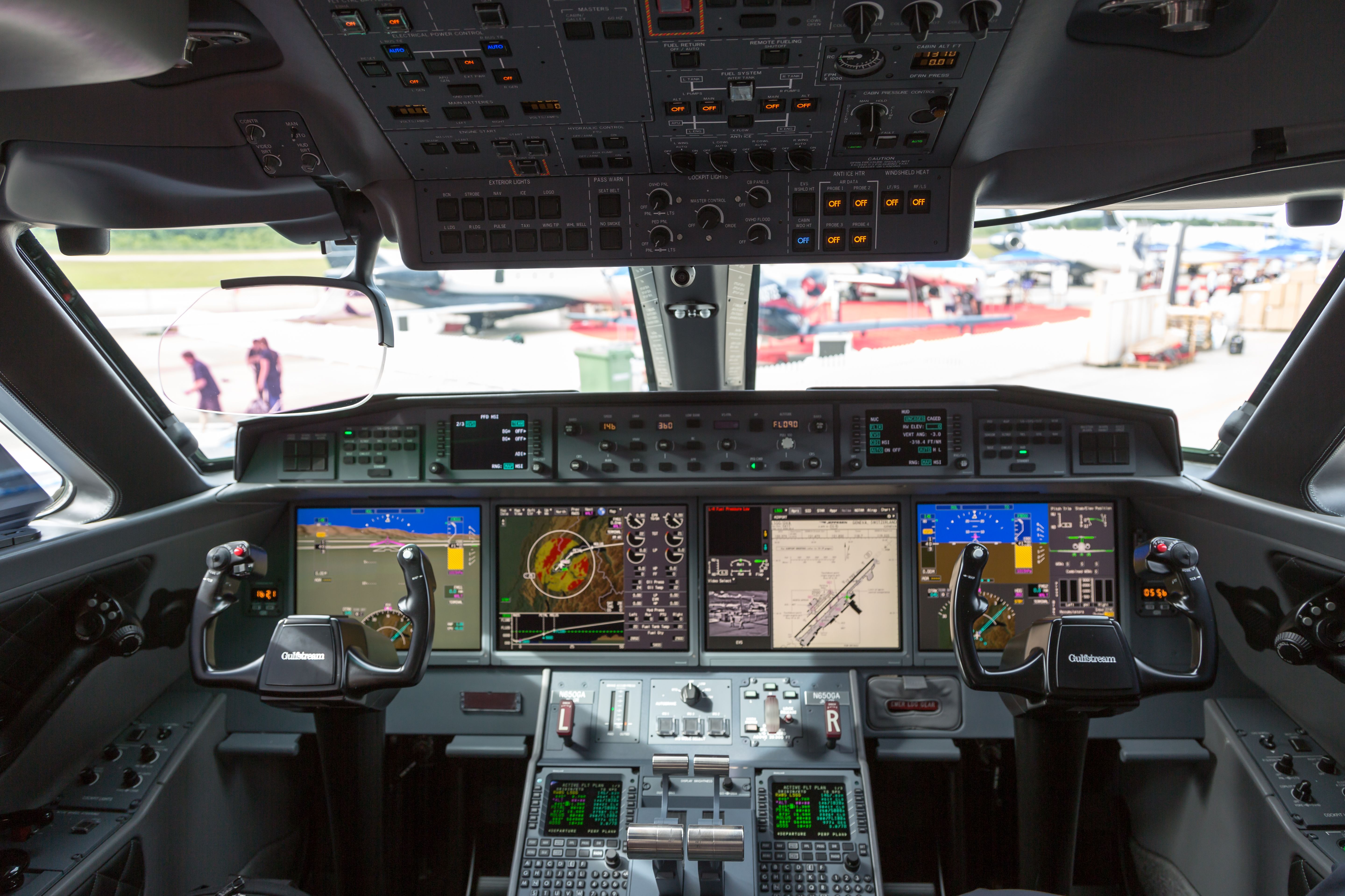 Gulfstream G650ER flight deck