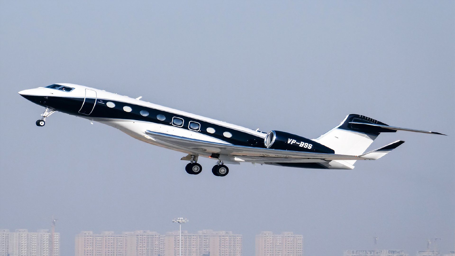Gulfstream_G650ER_of_Sino_Jet_(VP-BSS)_at_CGO_02
