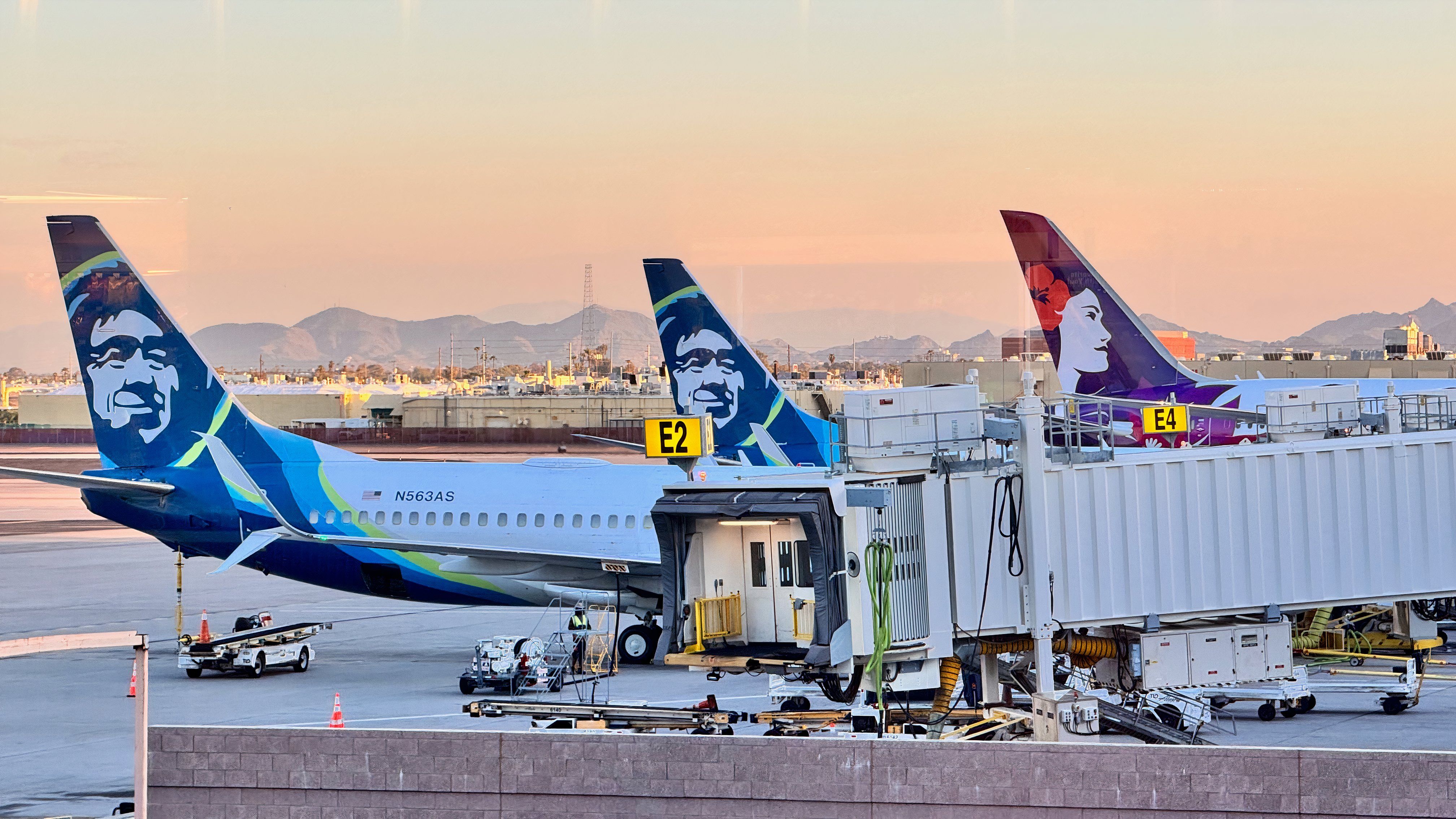 Alaska Airlines & Hawaiian Airlines PHX