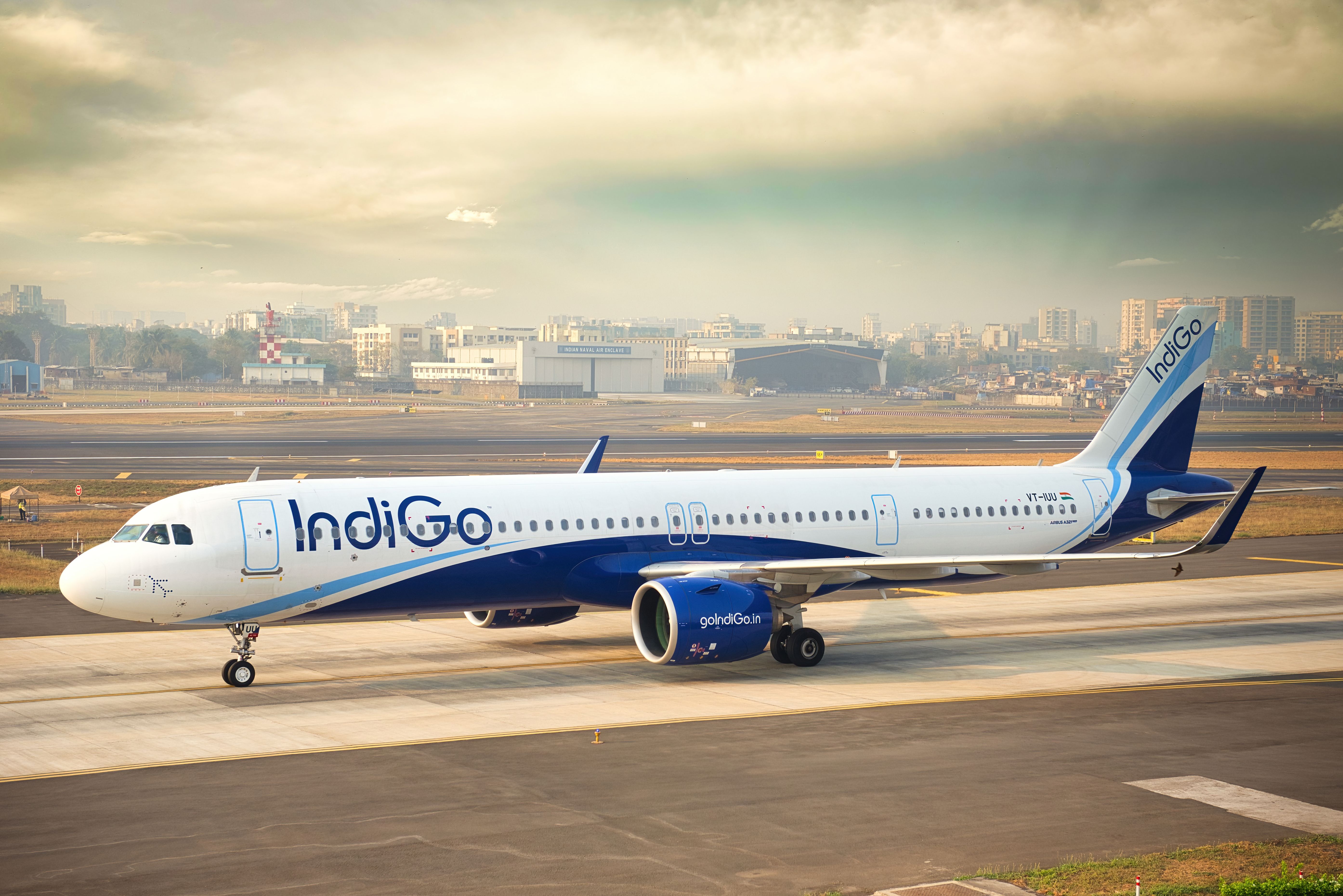 IndiGo Airbus A321neo taxiing at BOM